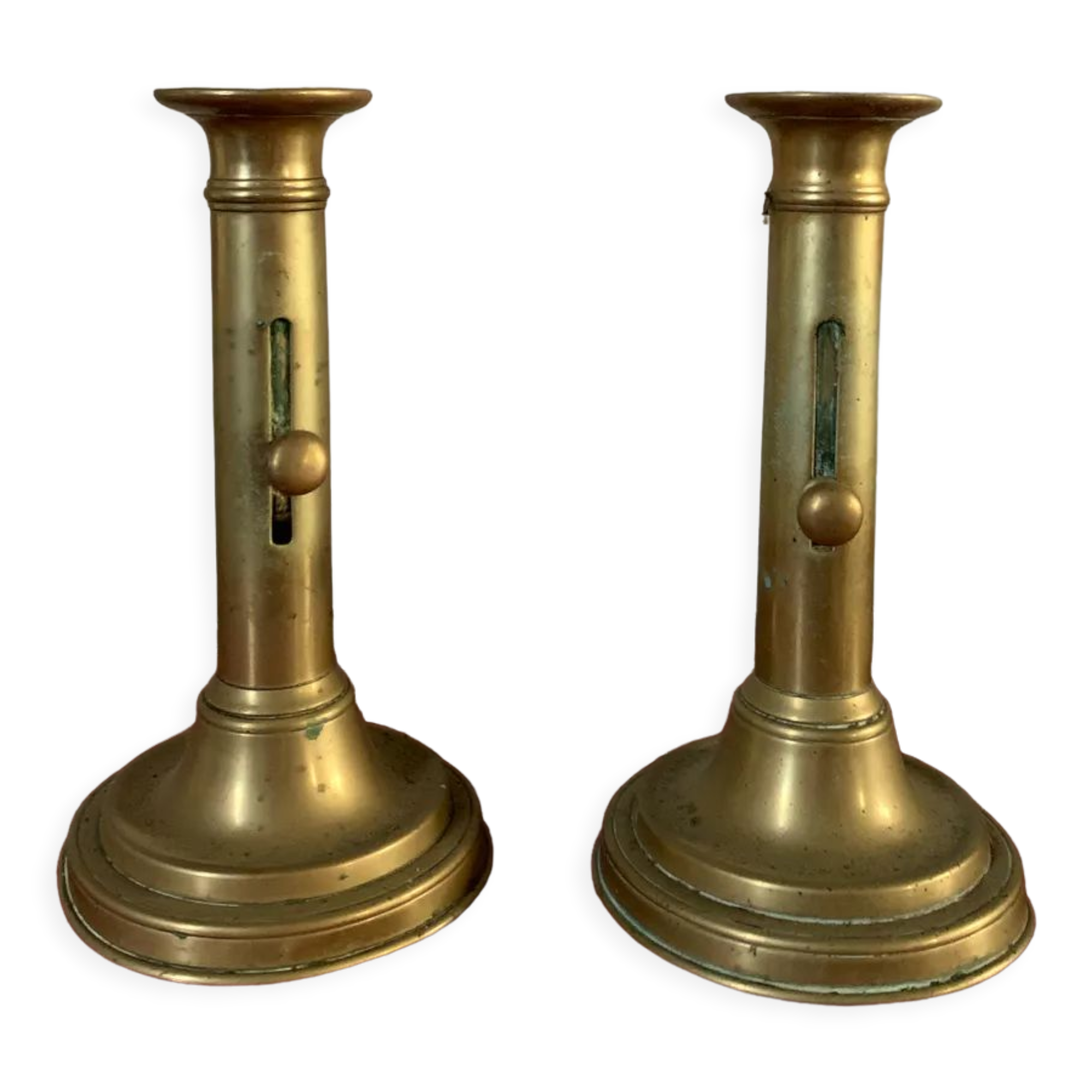 grande paire d anciens bougeoirs a poussoir en laiton epoque XIXe louis philippe