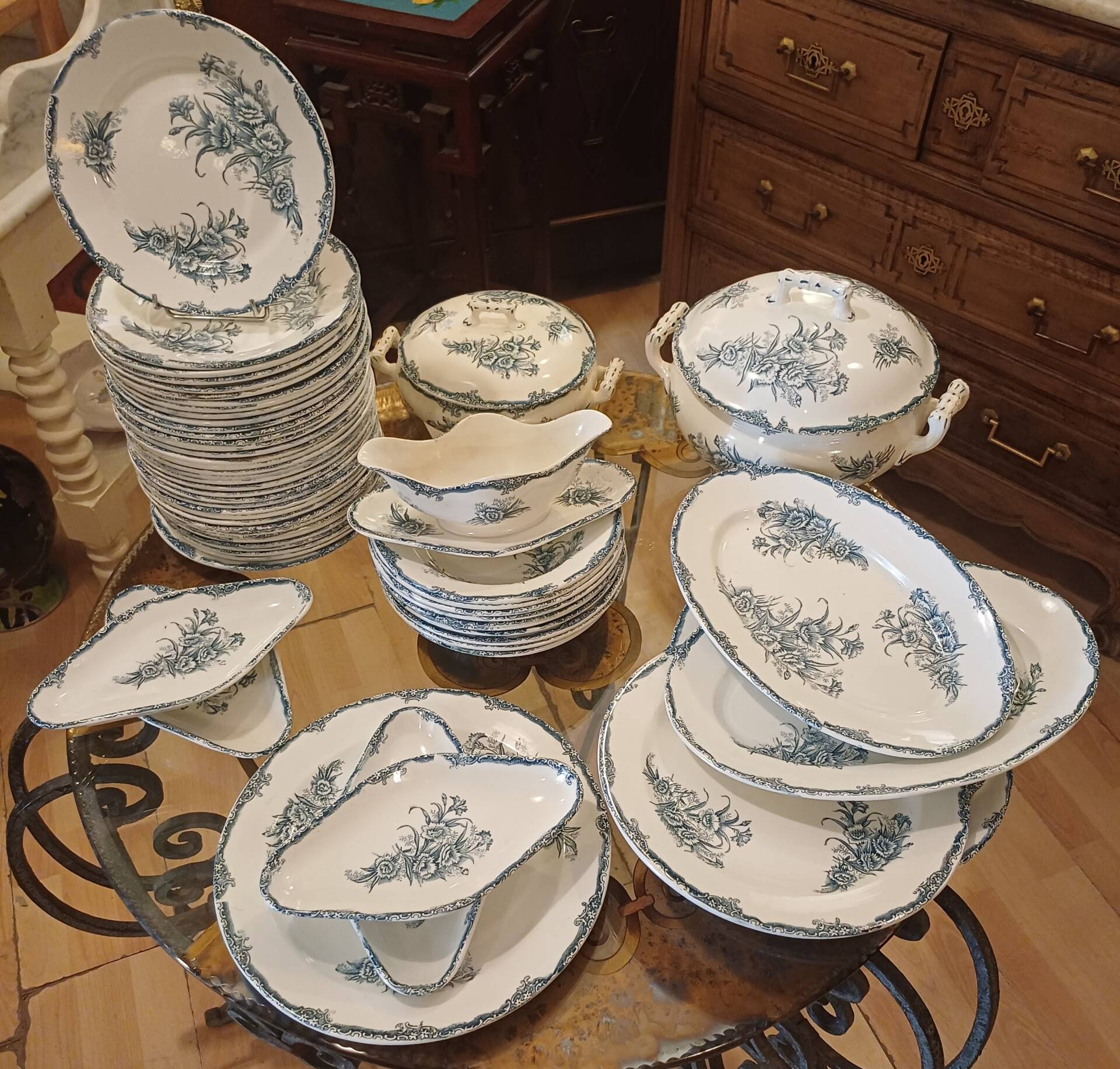 Service En Faïence " Œillets "  61 pièces Léon Graves 1894-1913