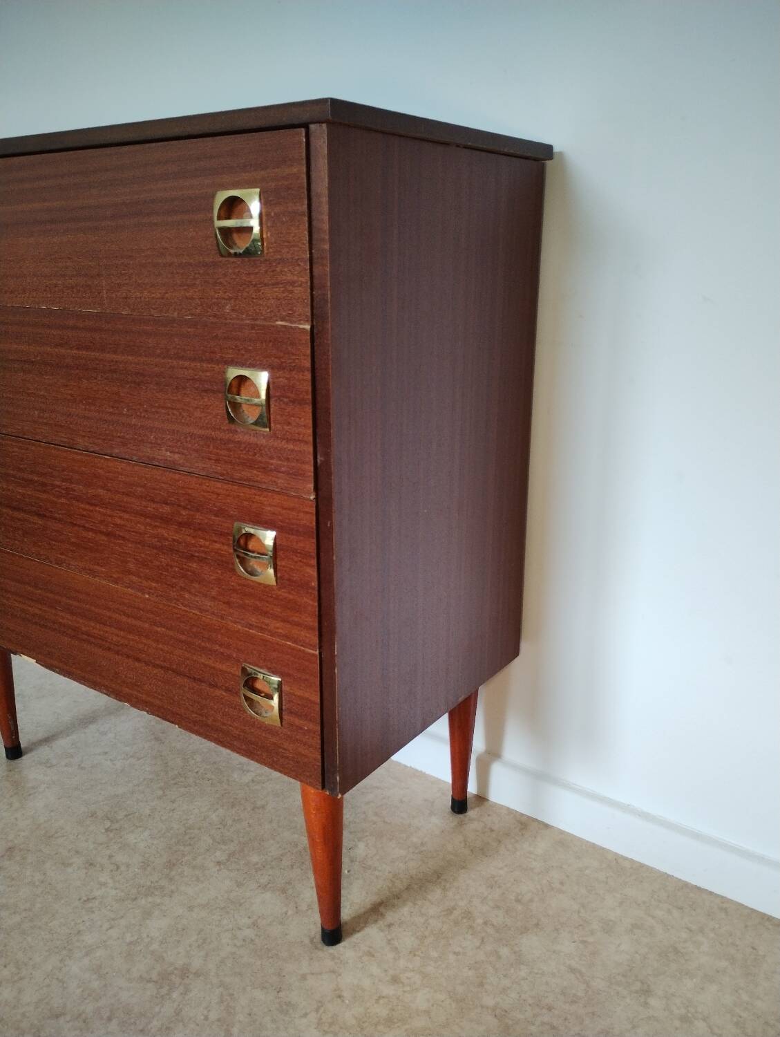 Chest of drawers with spindle legs