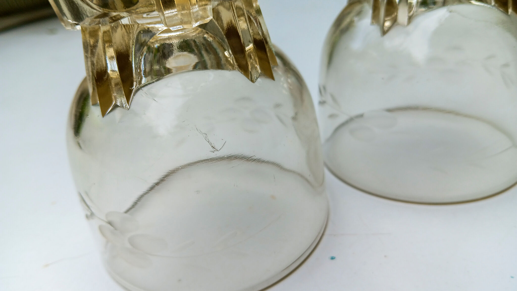 3 low glasses on Art Deco stand