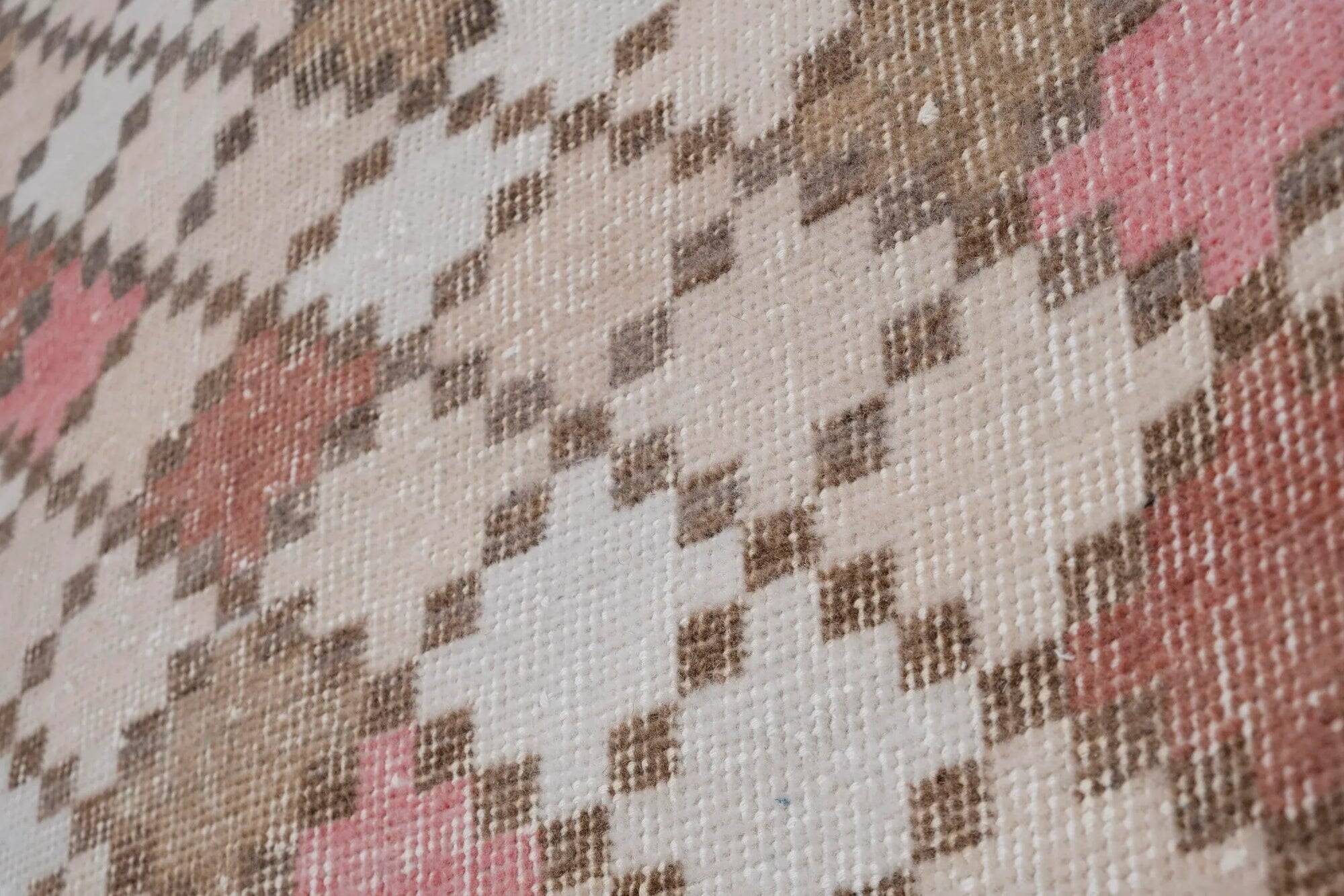 Vintage handmade Turkish rug 118x187 cm