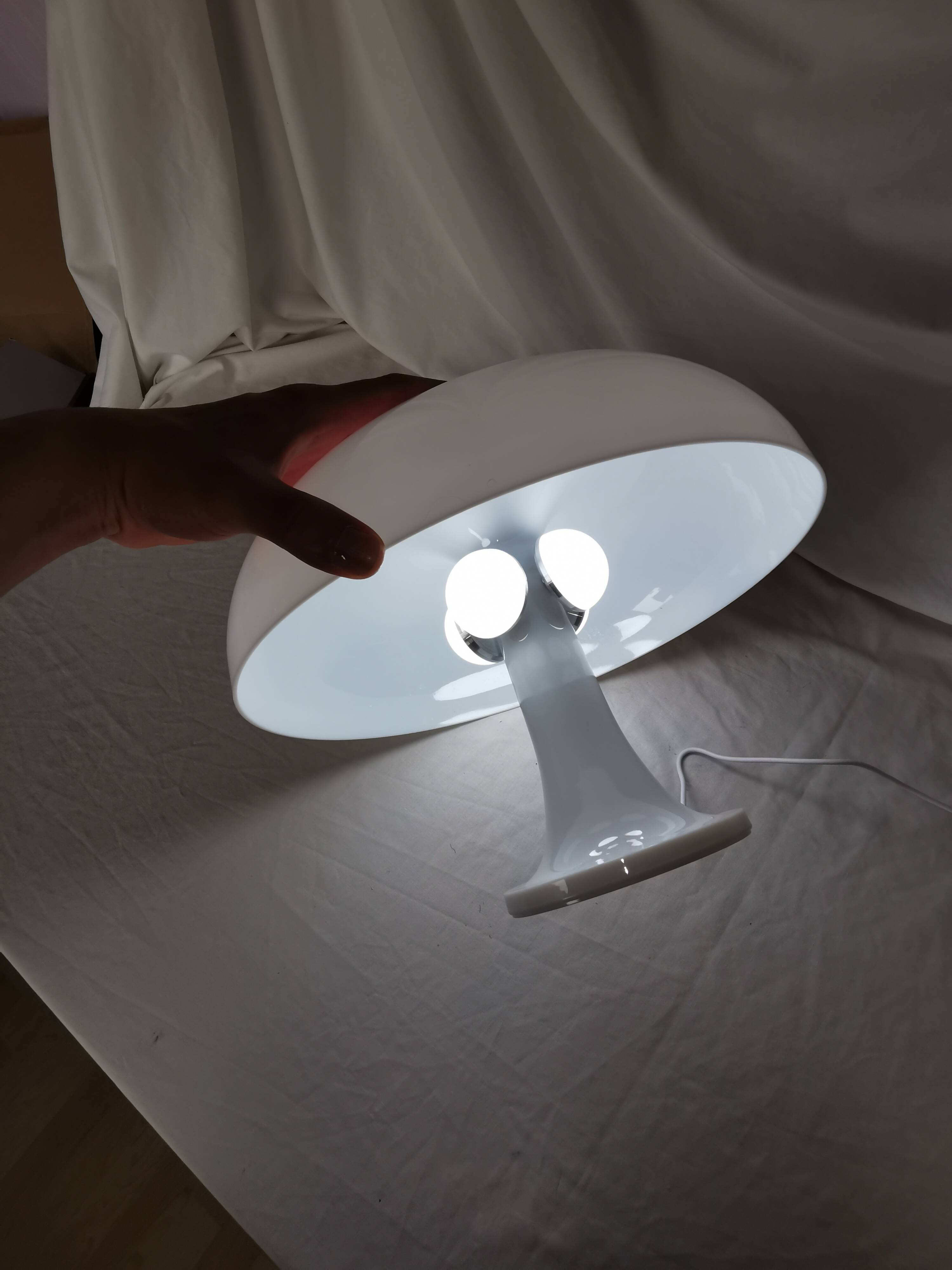 Lampe champignon en plastique blanc