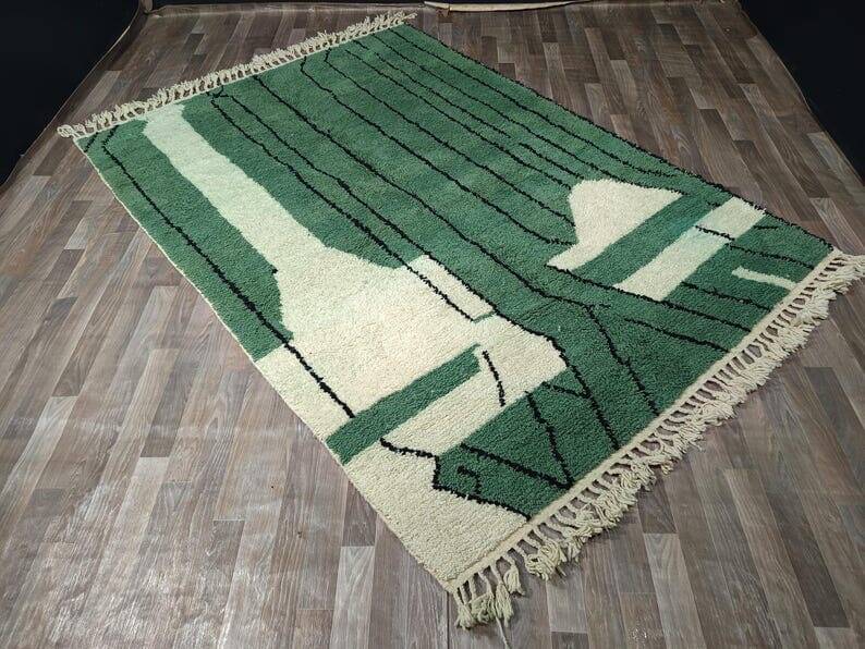 Traditional pure wool rug from Oued Zam, size 150 x 250 cm.