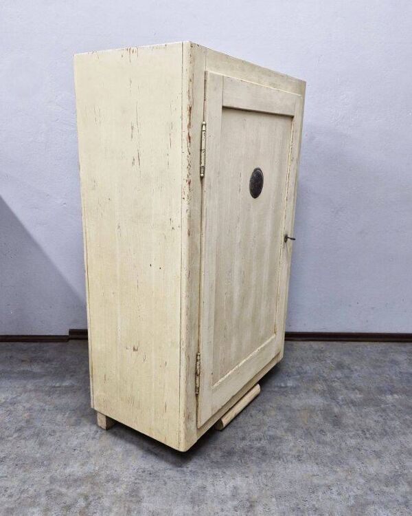 Armoire à pain avec récipients à épices en verre