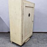 Bread cabinet with glass spice containers
