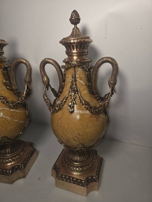 Paire de Cassolettes XIXe Napoléon III en marbre et bronze