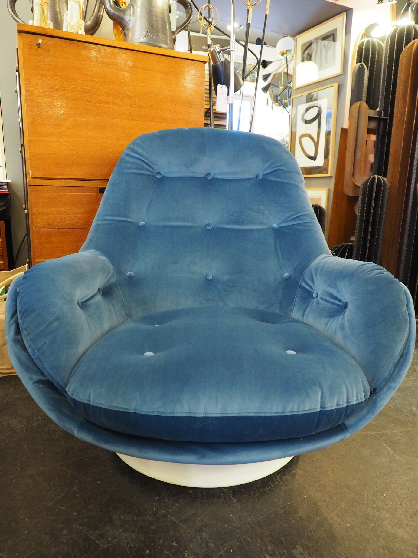 Chair Yoga of Michel Cadestin for Airborne