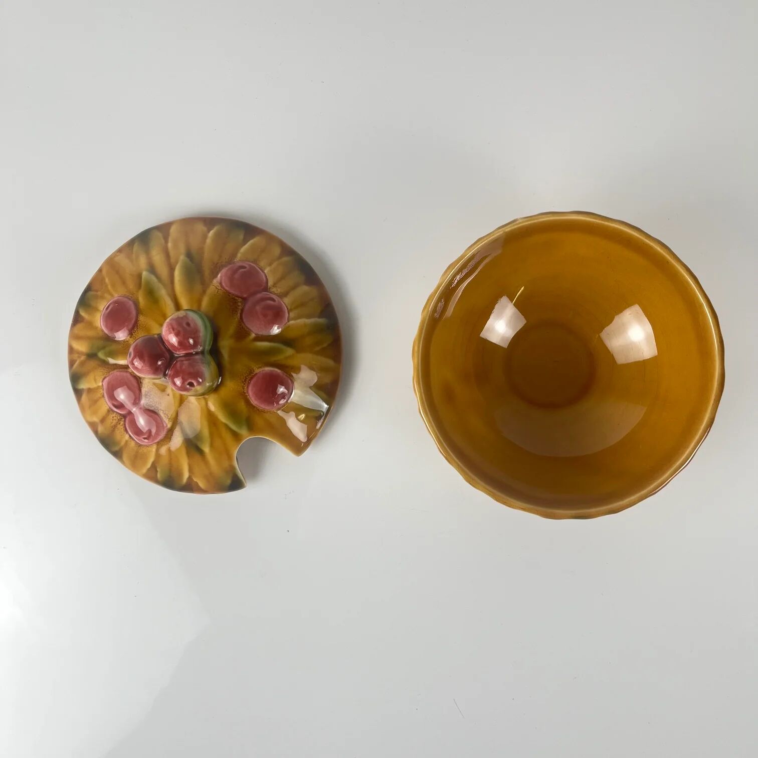Sugar bowl barbotine Sarreguemines "cherry", 1970