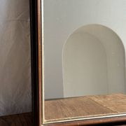 Petit miroir arrondi, cadre en bois, encadrement doré H49,5