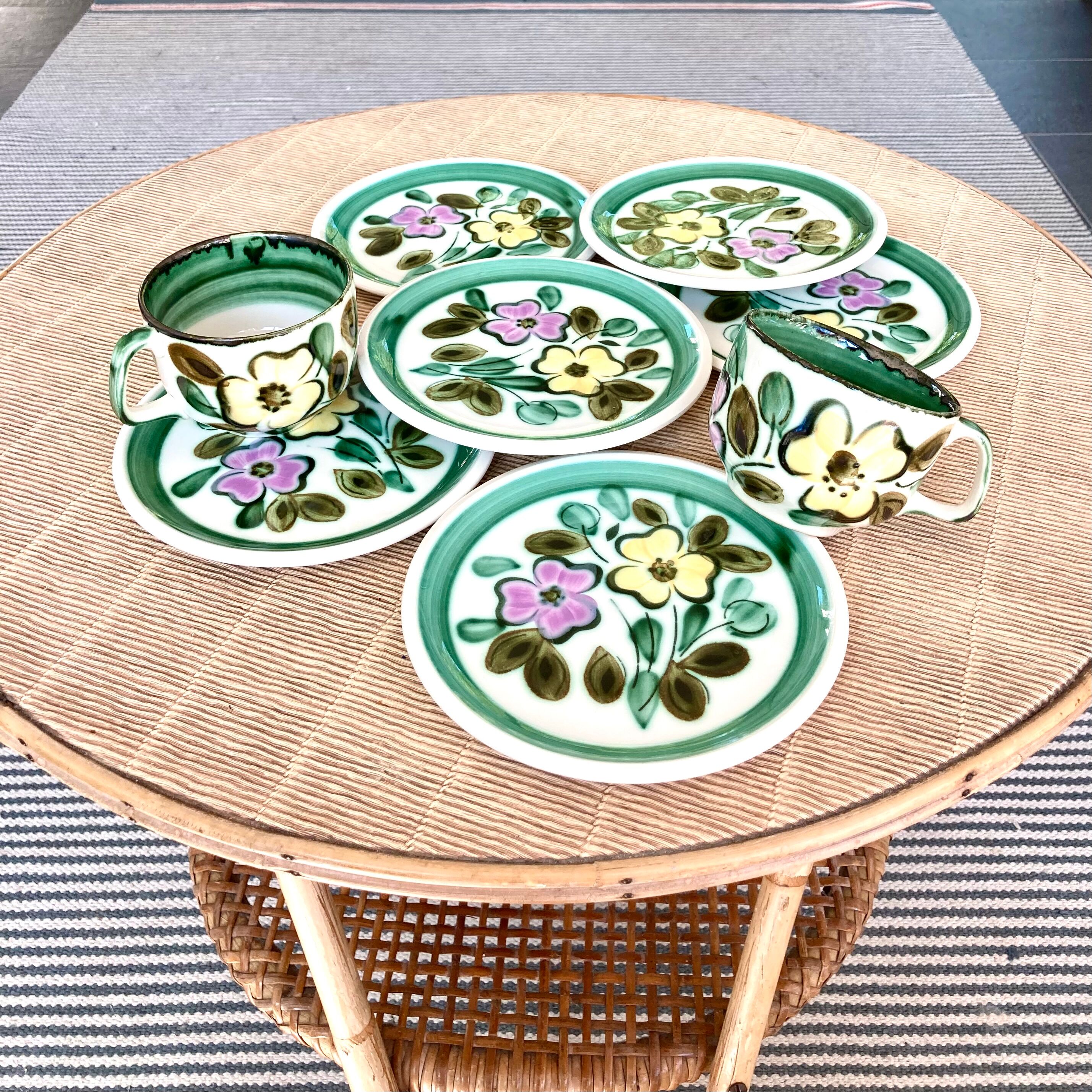 6 Boch Belgium dessert plates and 2 cups