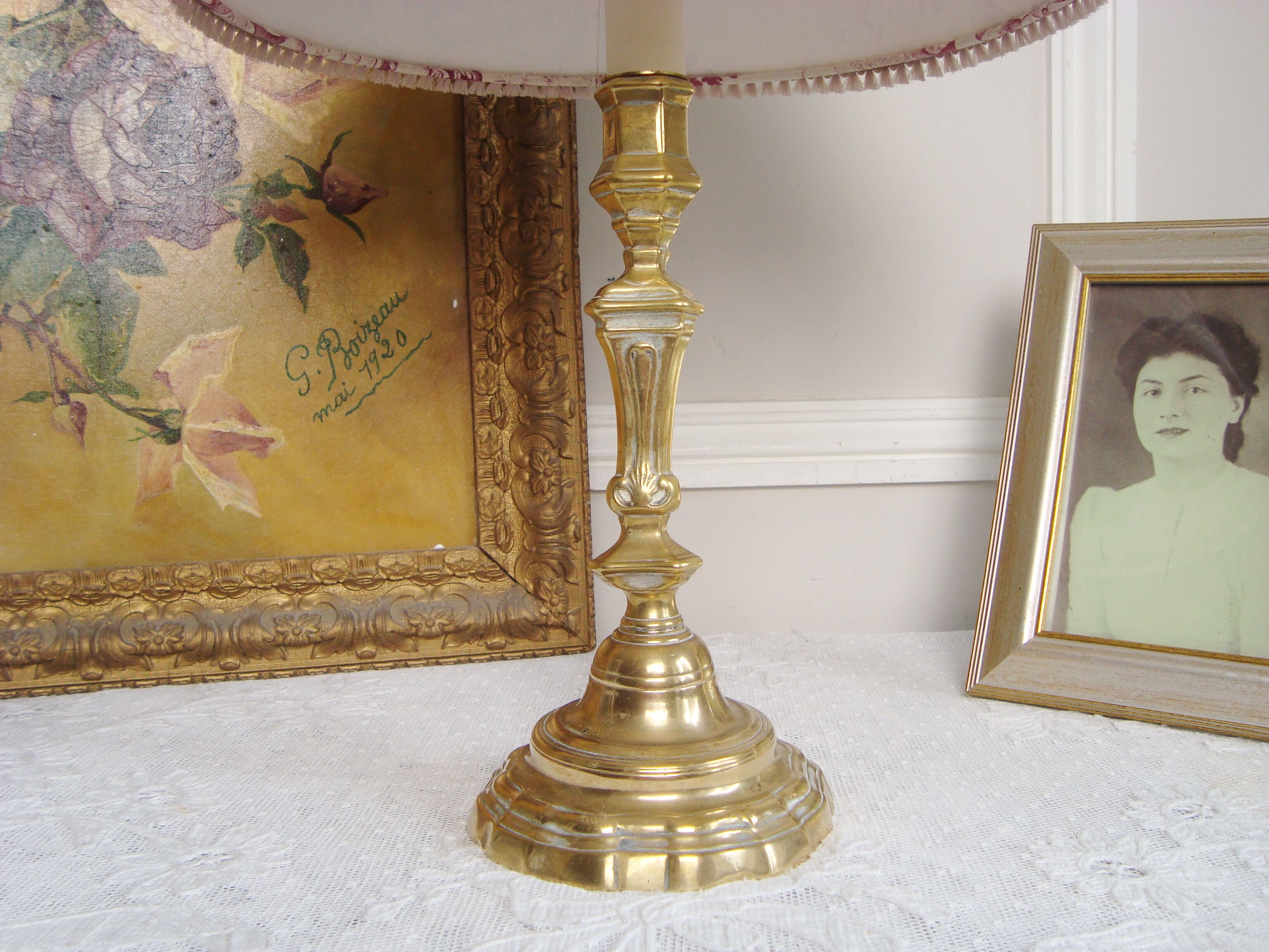 Lampe de table en laiton avec son abat-jour en tissu toile de Jouy ancien