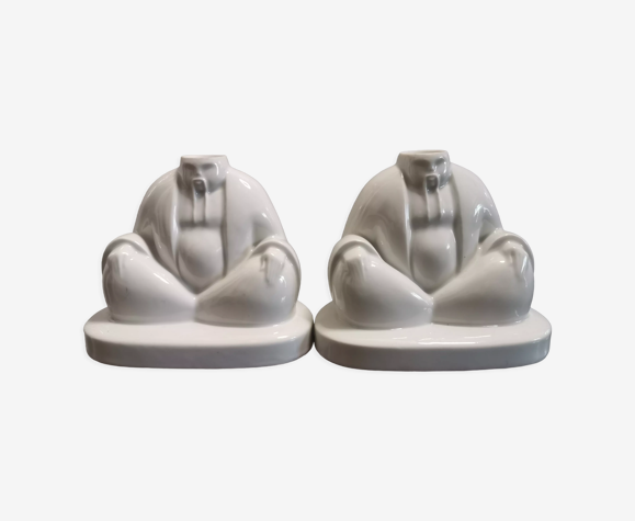 Paire de bougeoirs asiatiques en porcelaine blanche