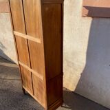 Display case: 2-door bookcase