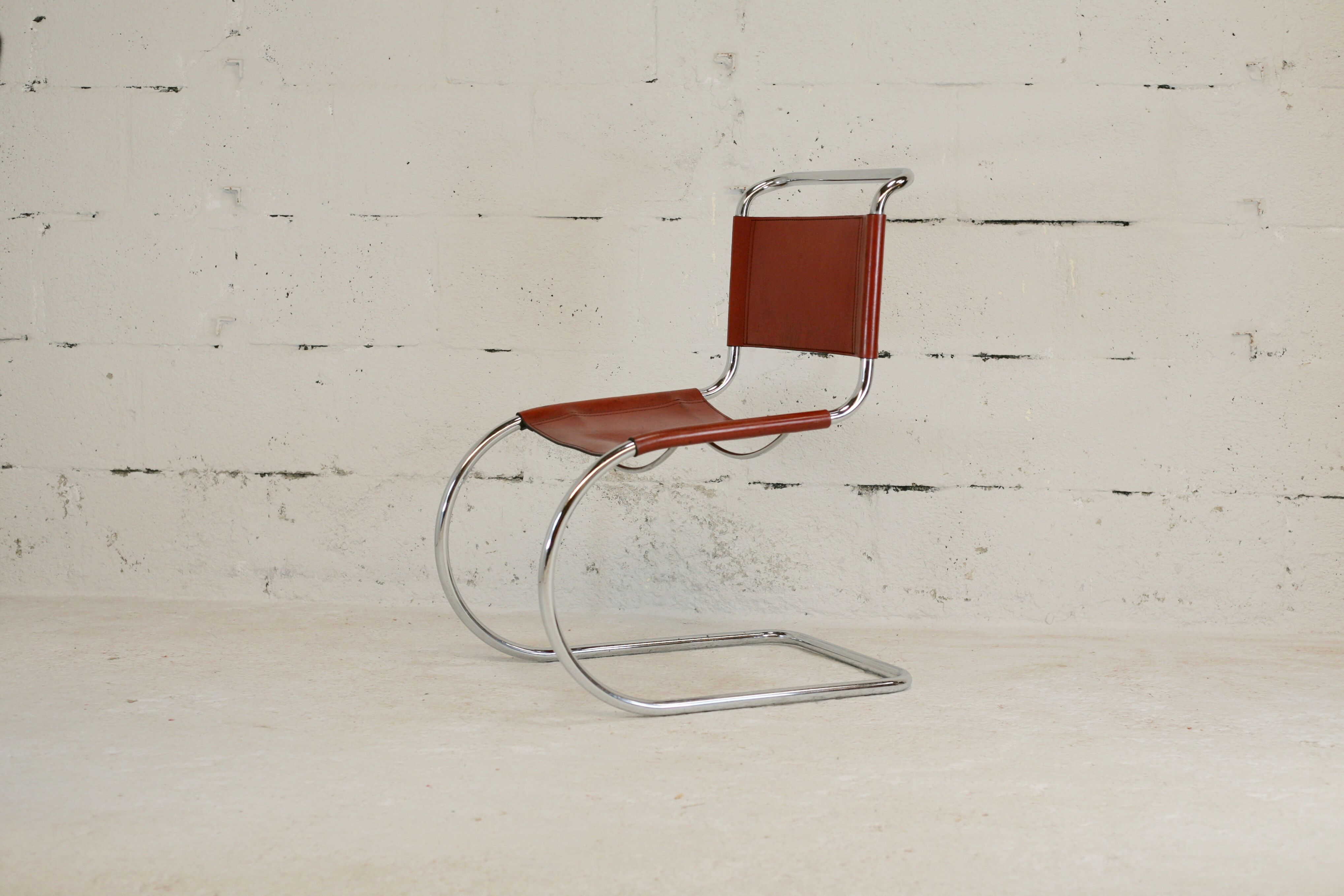 Chaise MR10 Mies Van Der Rorhe circa 1960 cuir cogna