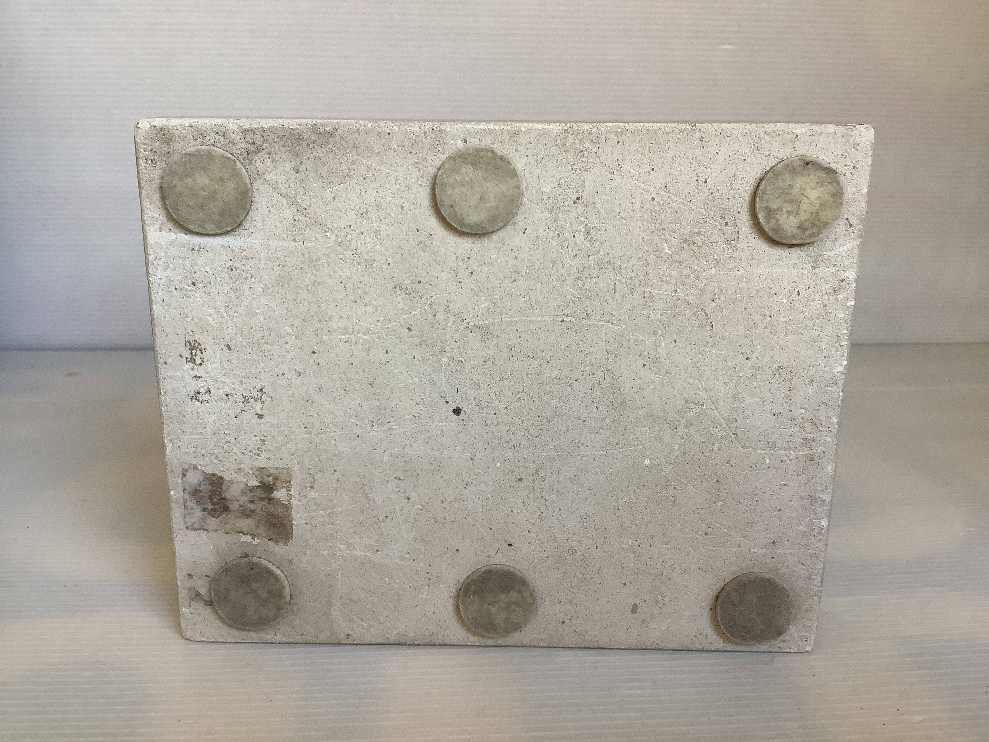 Stone ashtray pocket emptier