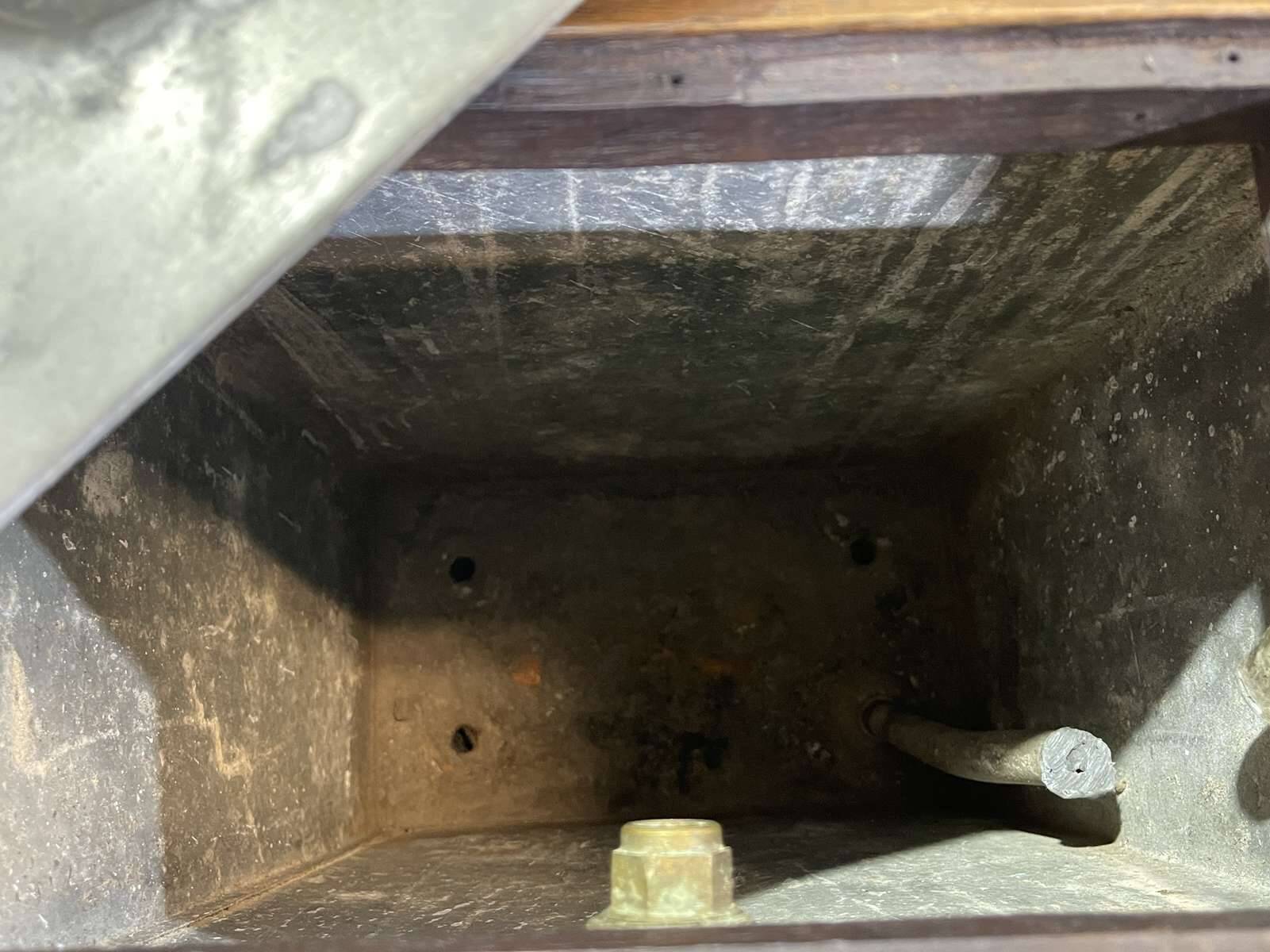 Comptoir de bar en chêne début XXème avec habillage d'époque zinc et étain