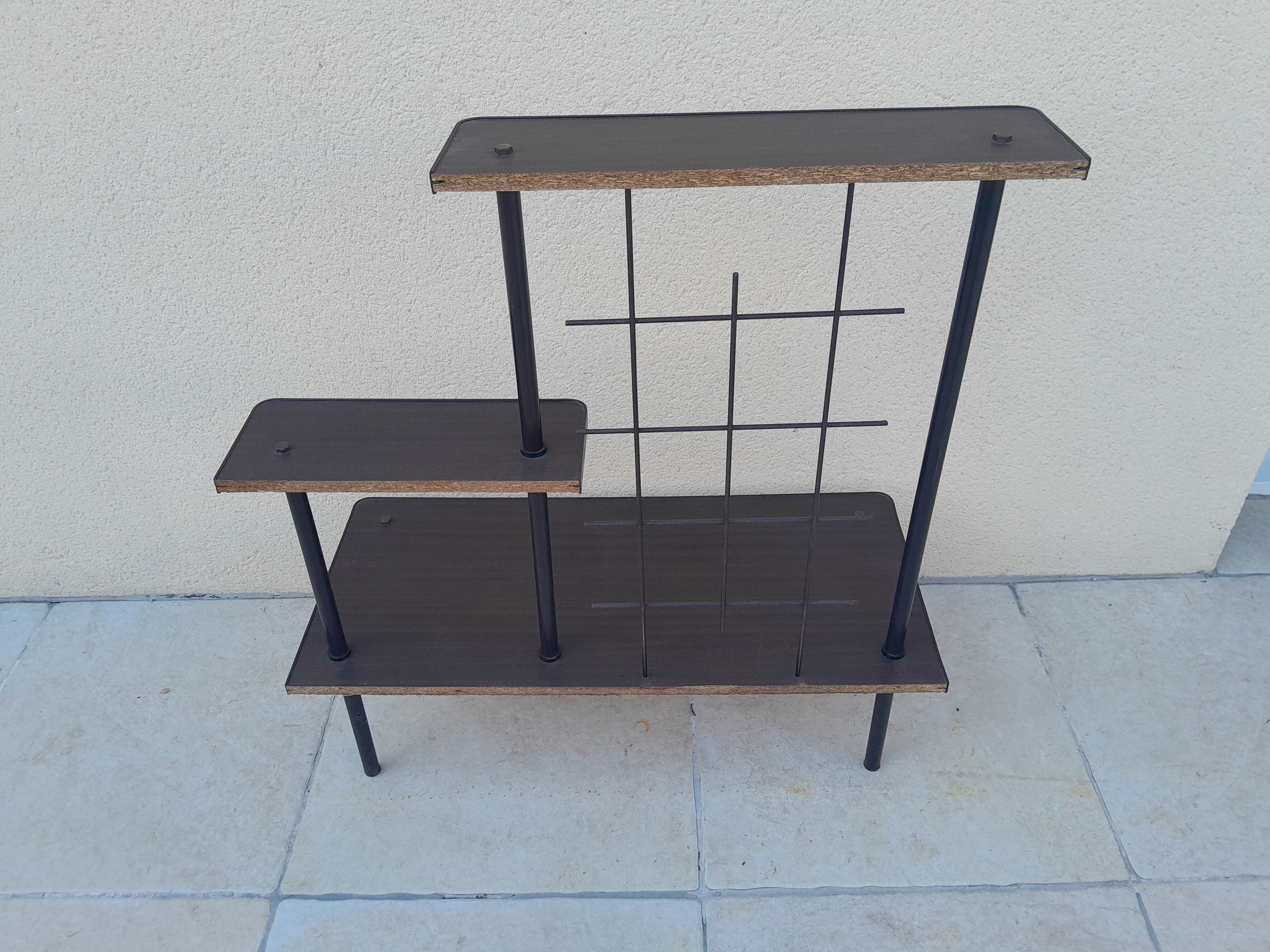 Table shelf plant holder