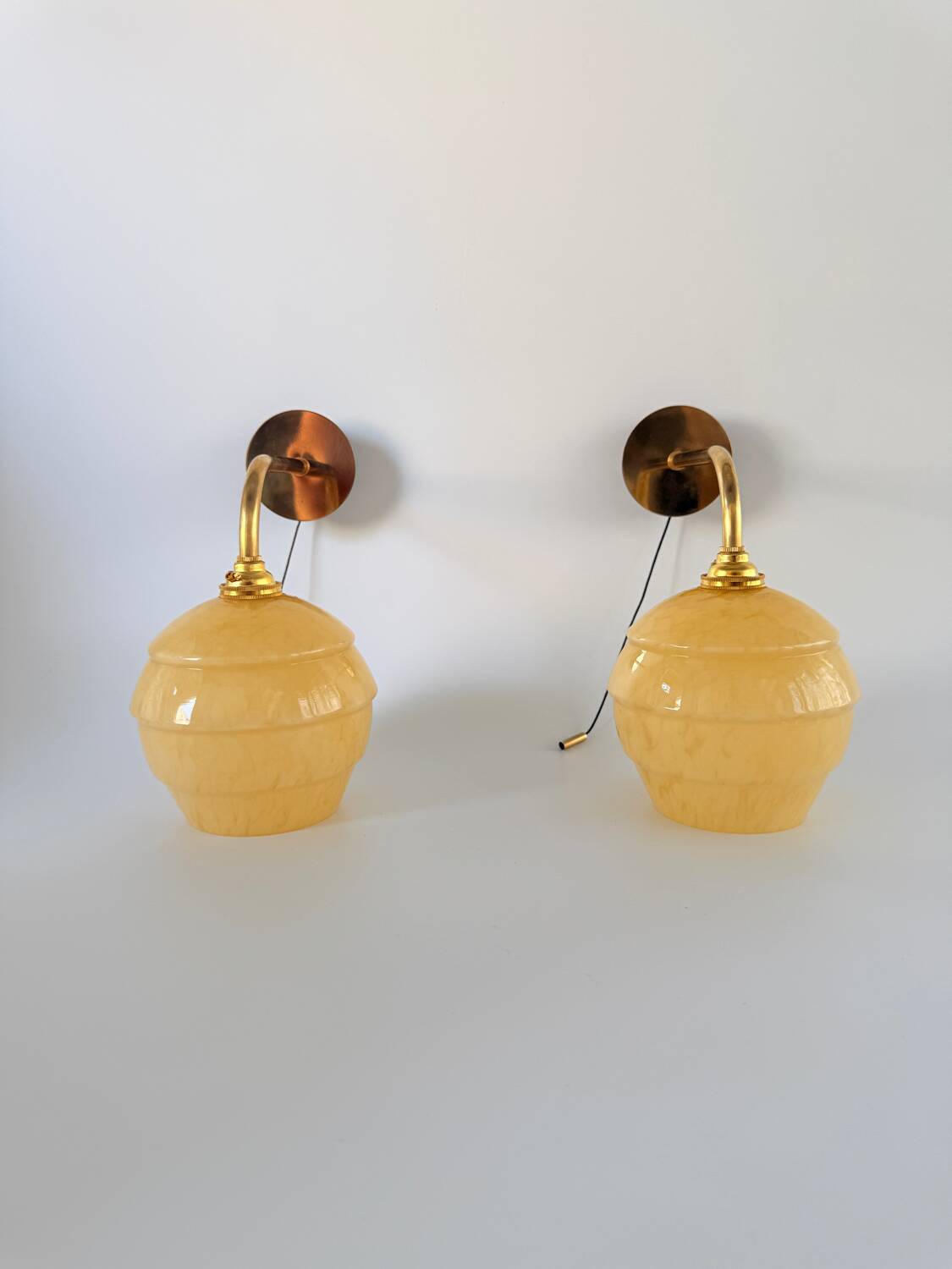 Vintage wall lamp with pull switch