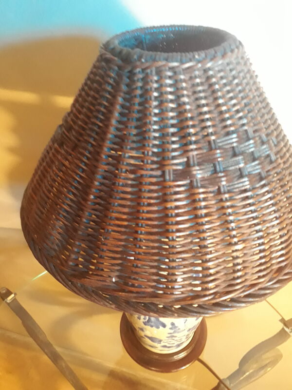 Lampe asiatique fleur naive avec abat-jour osier