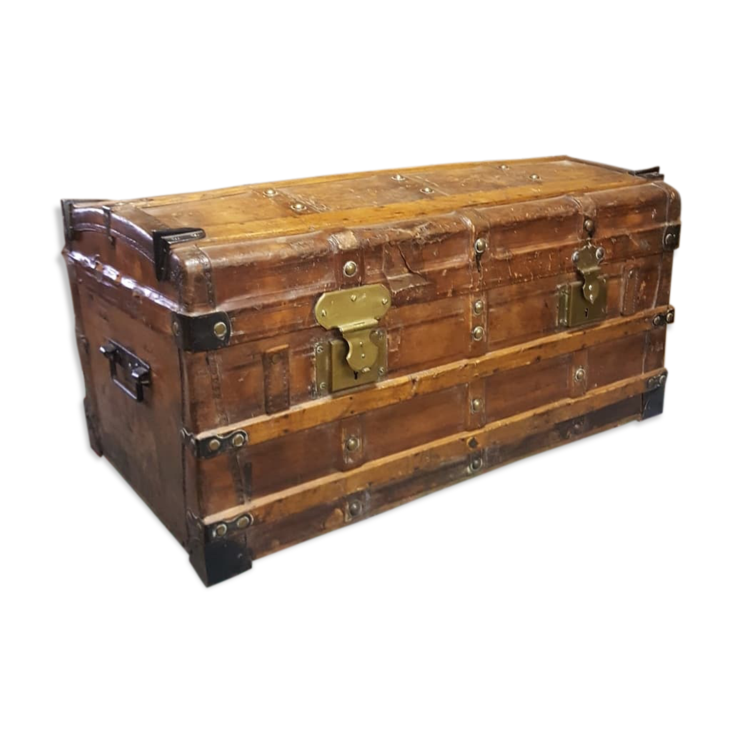 Superb trunk leather trunk dating from the end of the XIX century in its juice