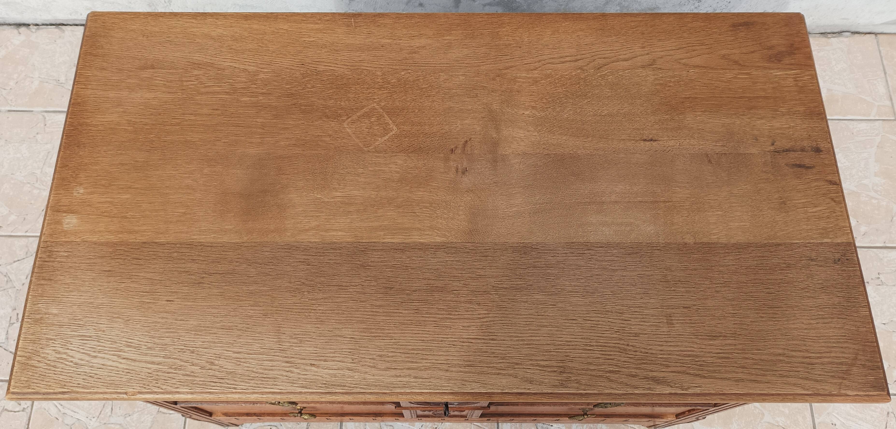 Commode style Louis XVI en chêne