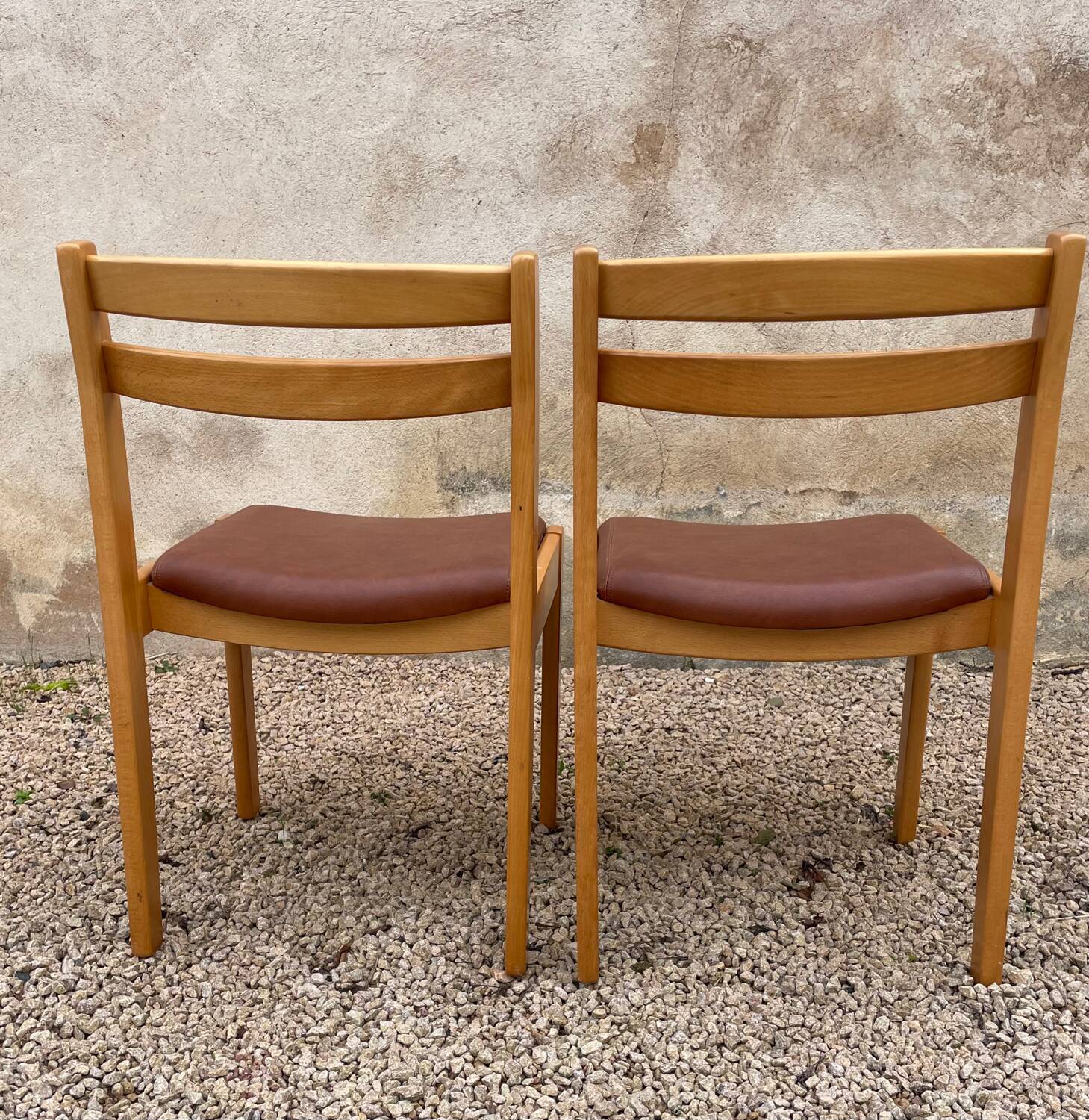 Paire de chaises vintage bois et Skaï