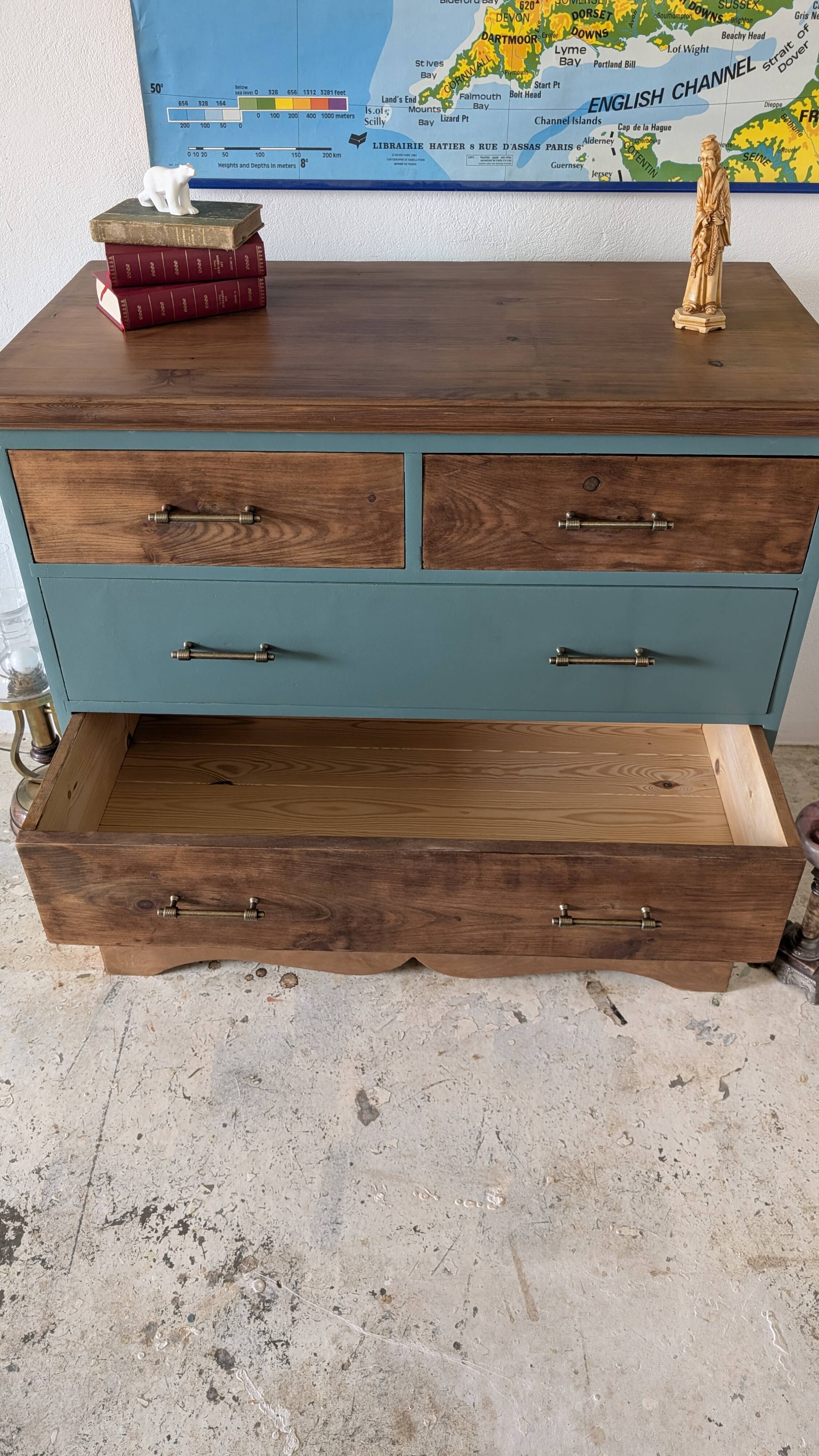 Chest of drawers with 5 drawers