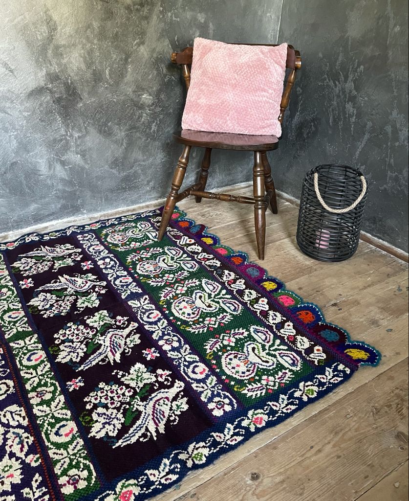 Romanian floral rug with pigeons handwoven in wool