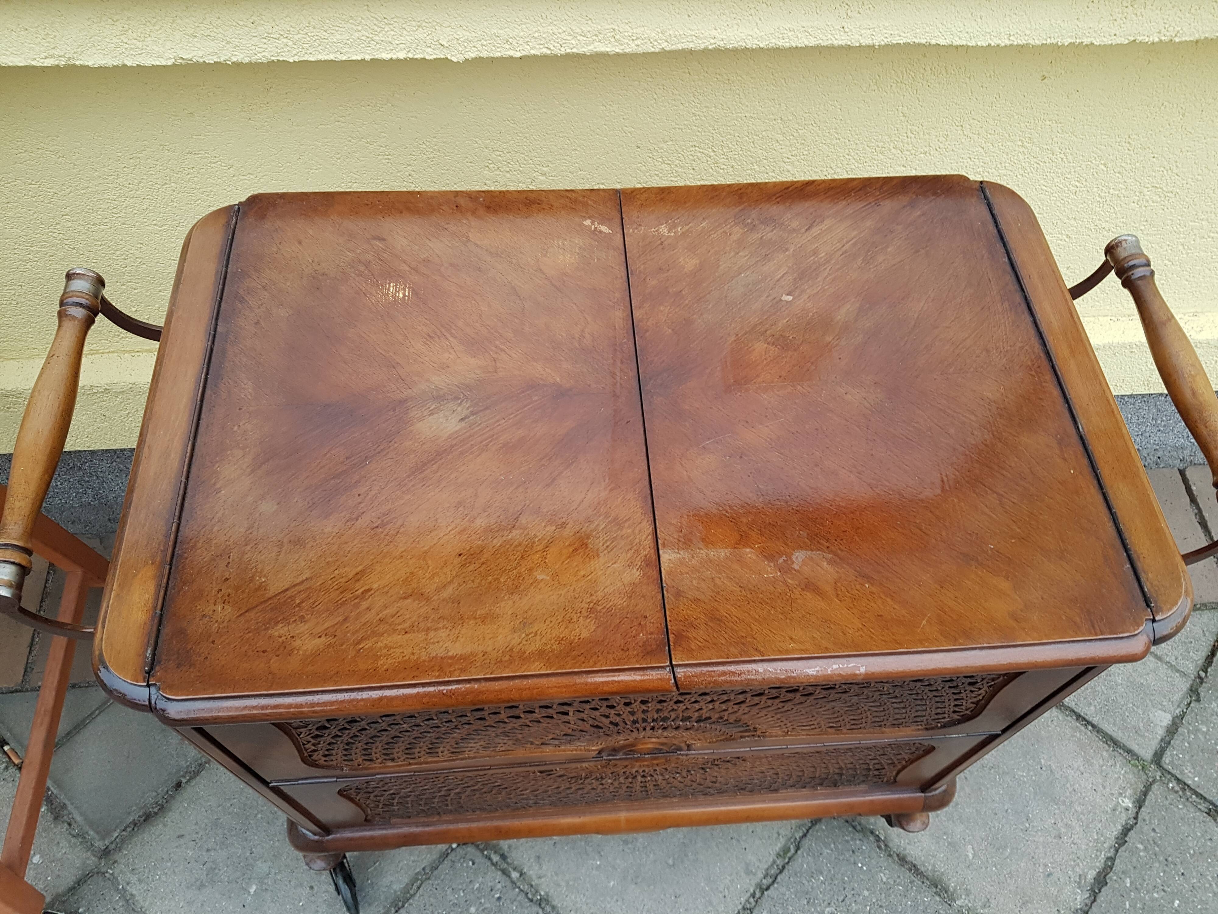 a beautiful house bar from around 1950, 80 x 50 x 70 cm in size and in very good condition