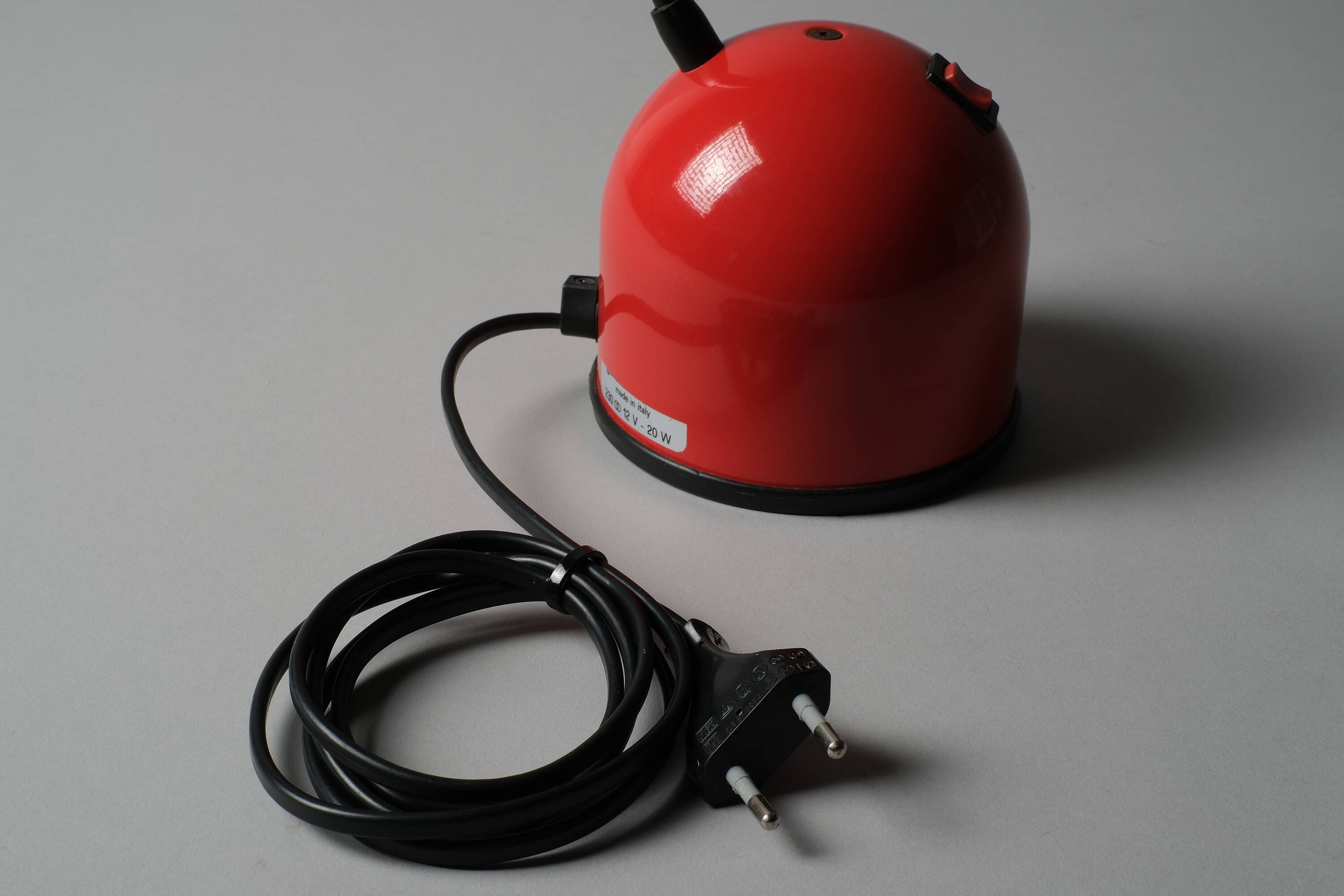 Lampe de bureau flexible Stilplast, rouge et noir, Italie, années 1980