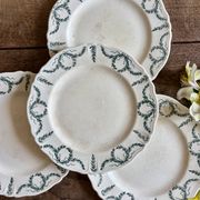 Superb set of 6 vintage dessert plates from the Longchamp factory.