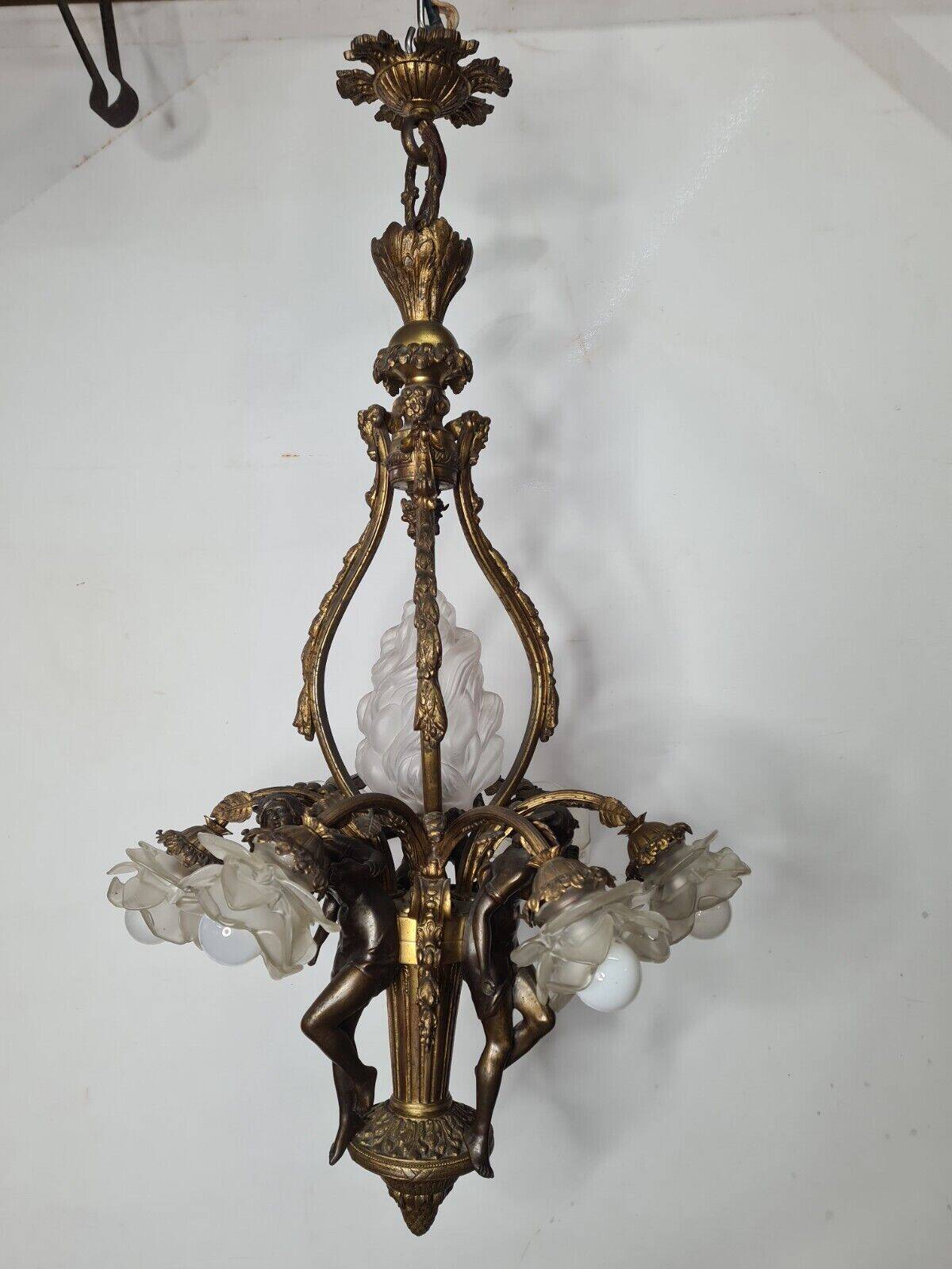 LOUIS XV style chandelier in gilded and patinated bronze with draped women
