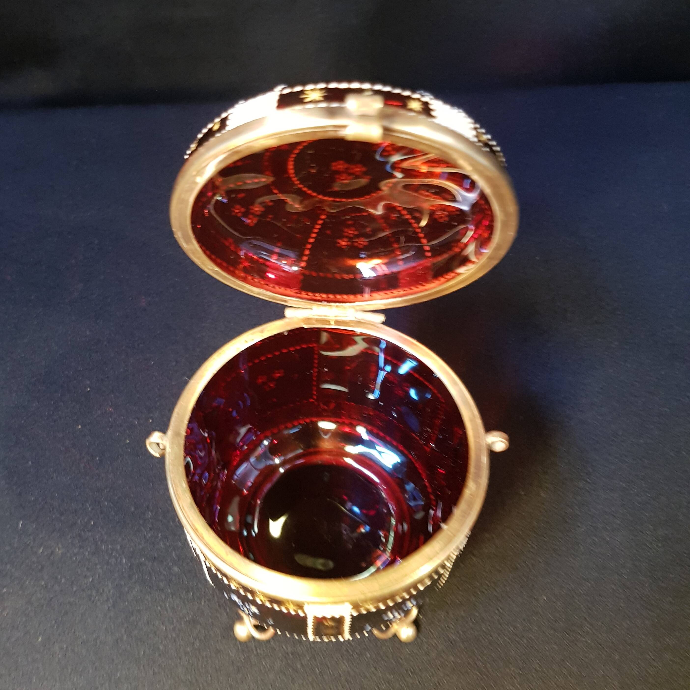 Jewelry box, candy box in gilded and enameled glass