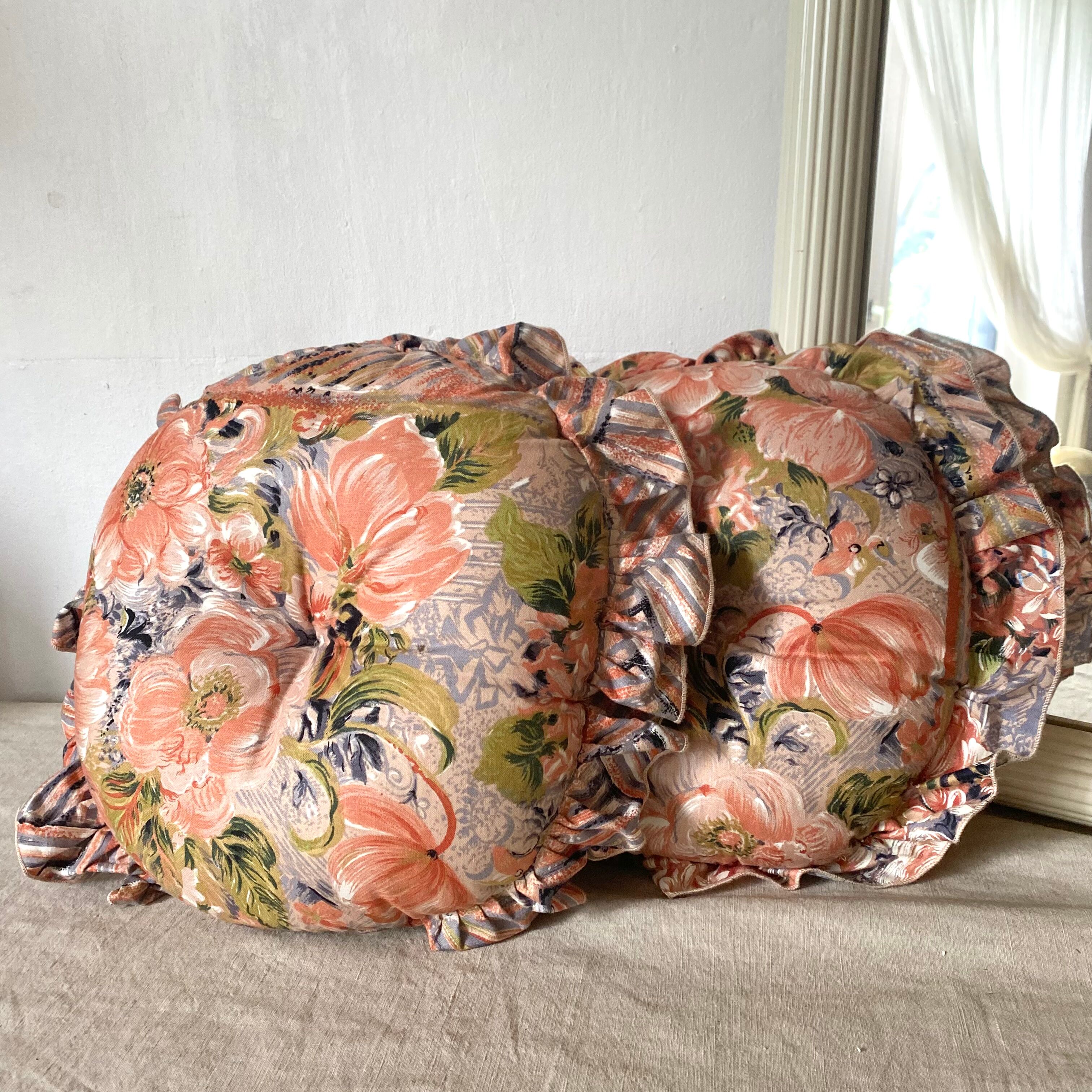 Coussins ronds vintage à volants