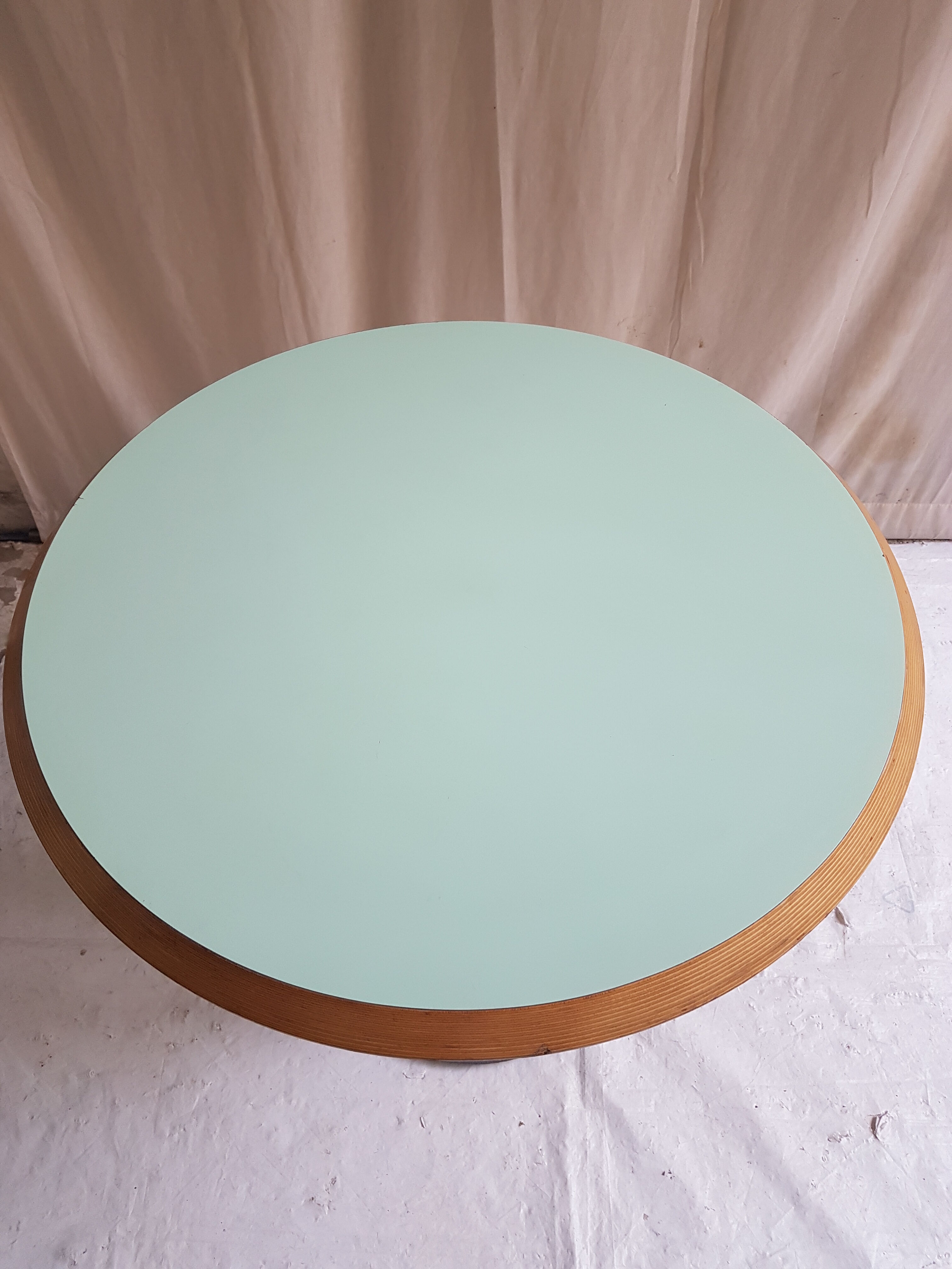 Vintage roundtable 1970