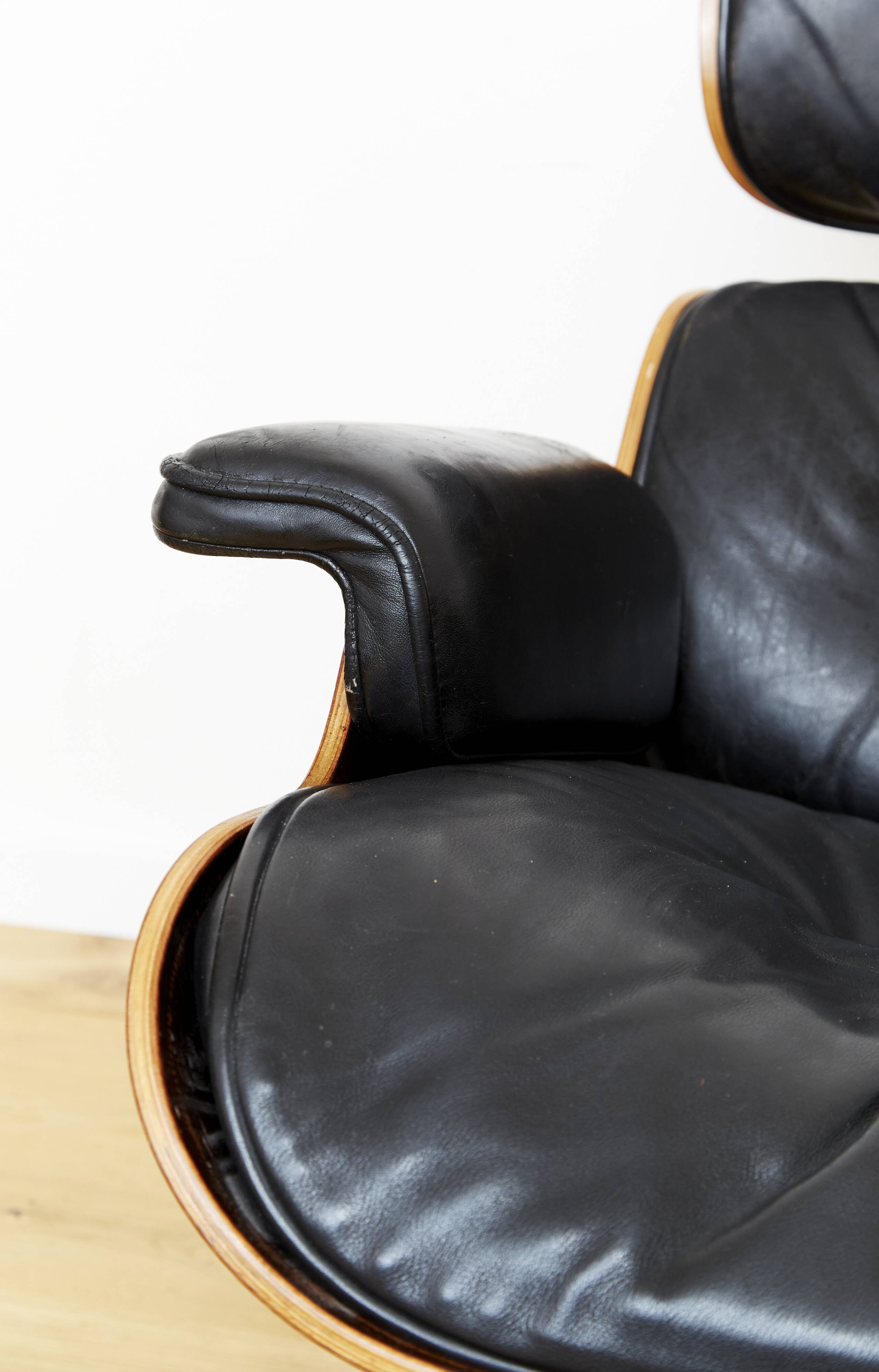 Fauteuil et pouf Charles & Ray Eames pour Herman Miller