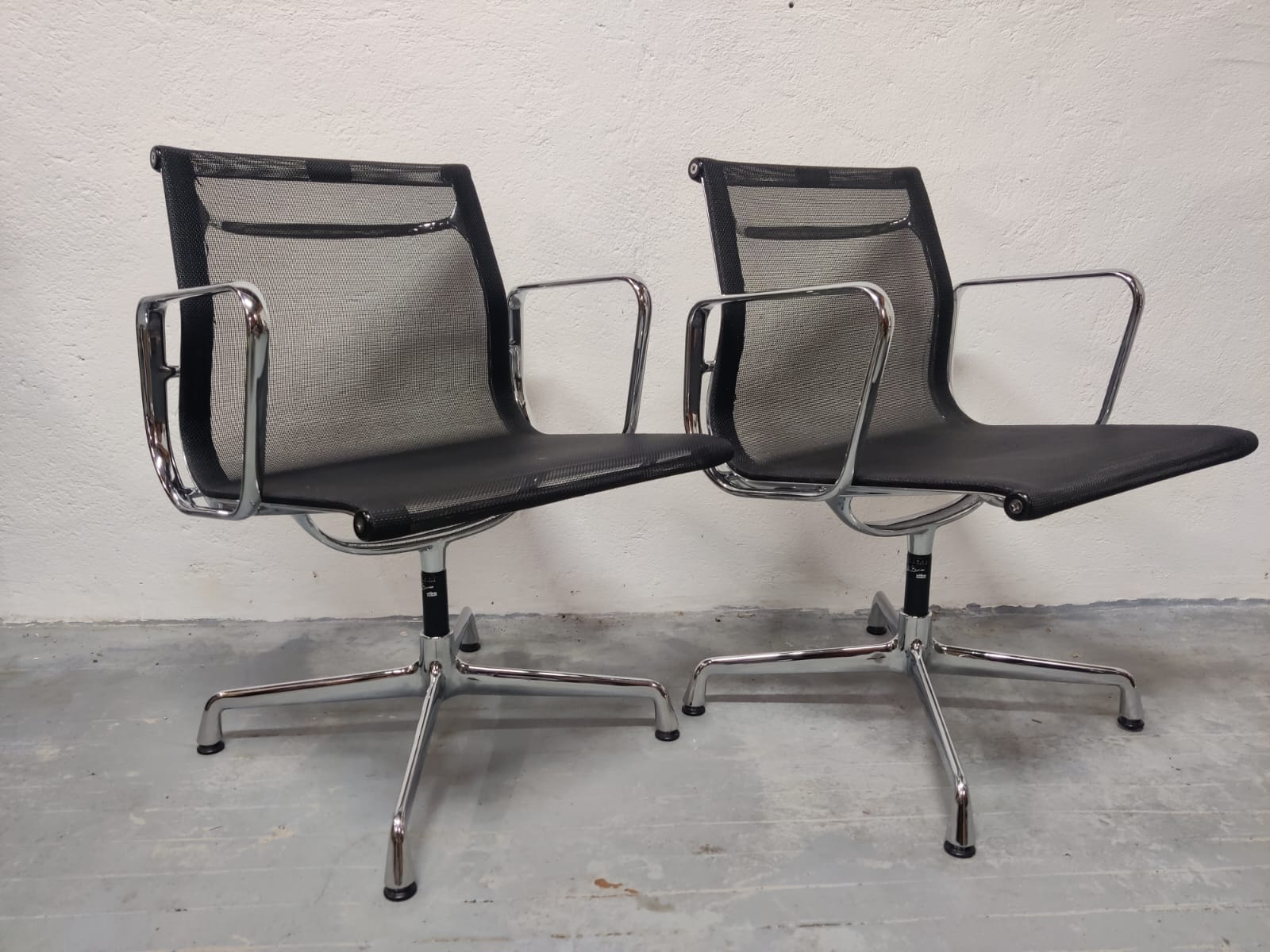 Armchair EA108 Charles & Rey Eames, Vitra