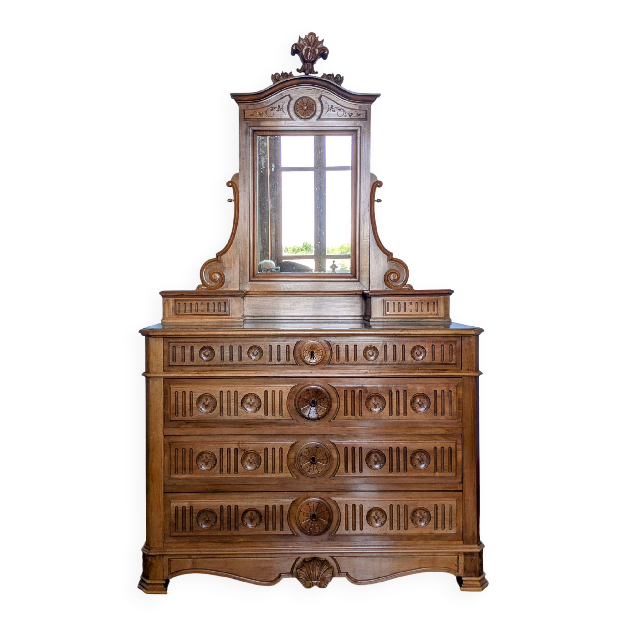 Dressing table in fine walnut from the 19th century.
