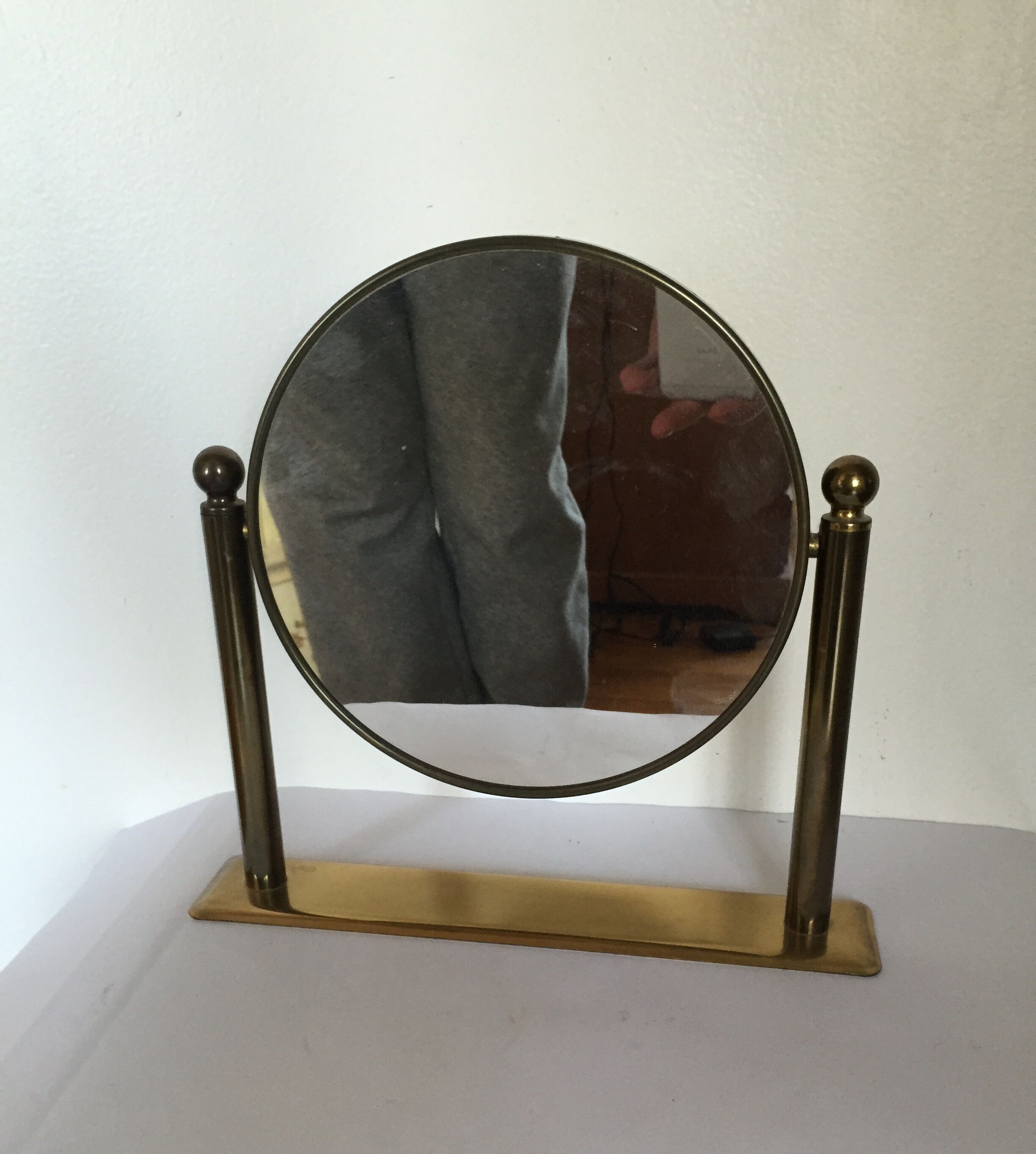 Pivoting brass mirror 24x26cm