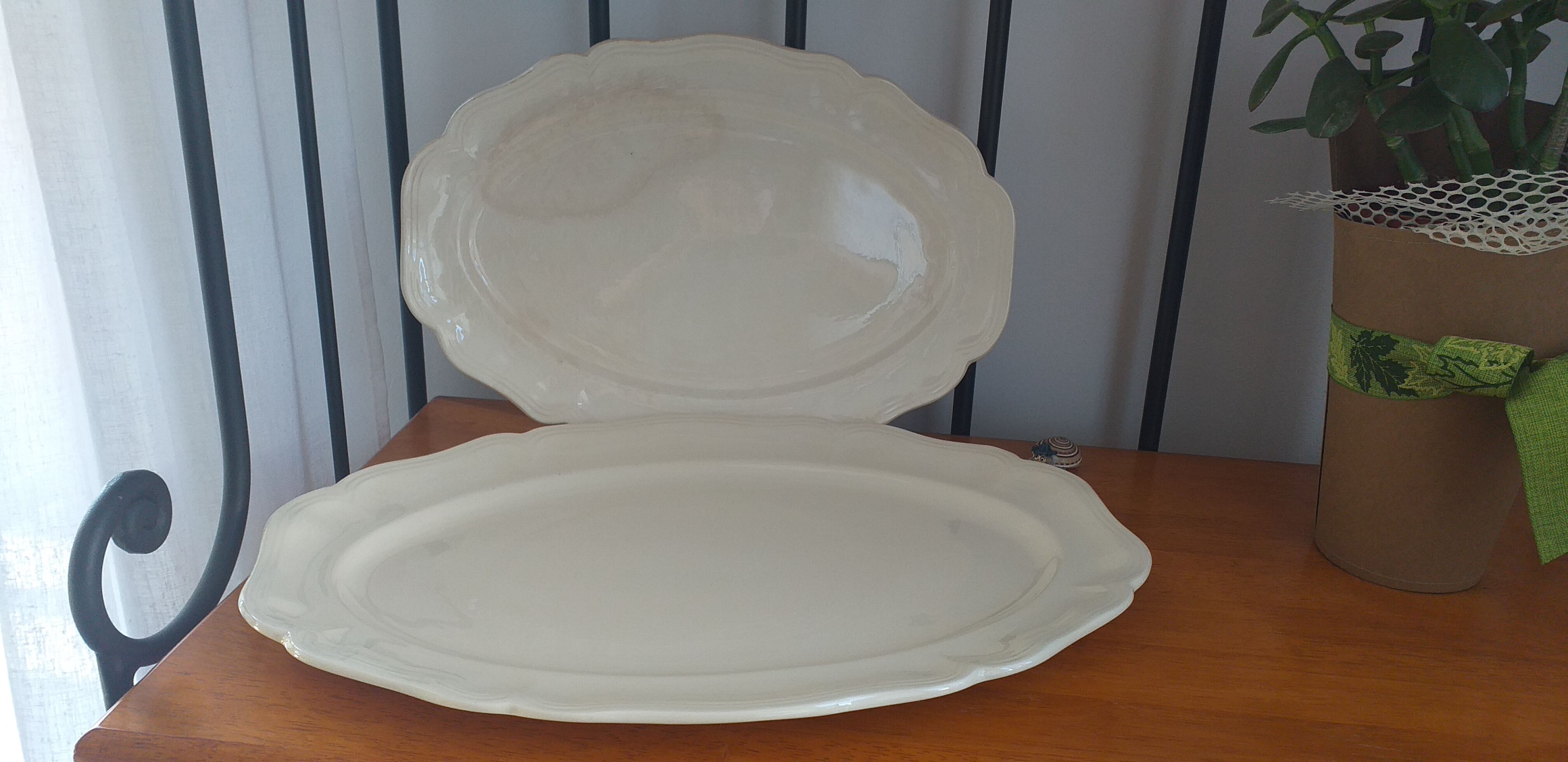 Duo of oval serving dishes in Sarreguemines porcelain