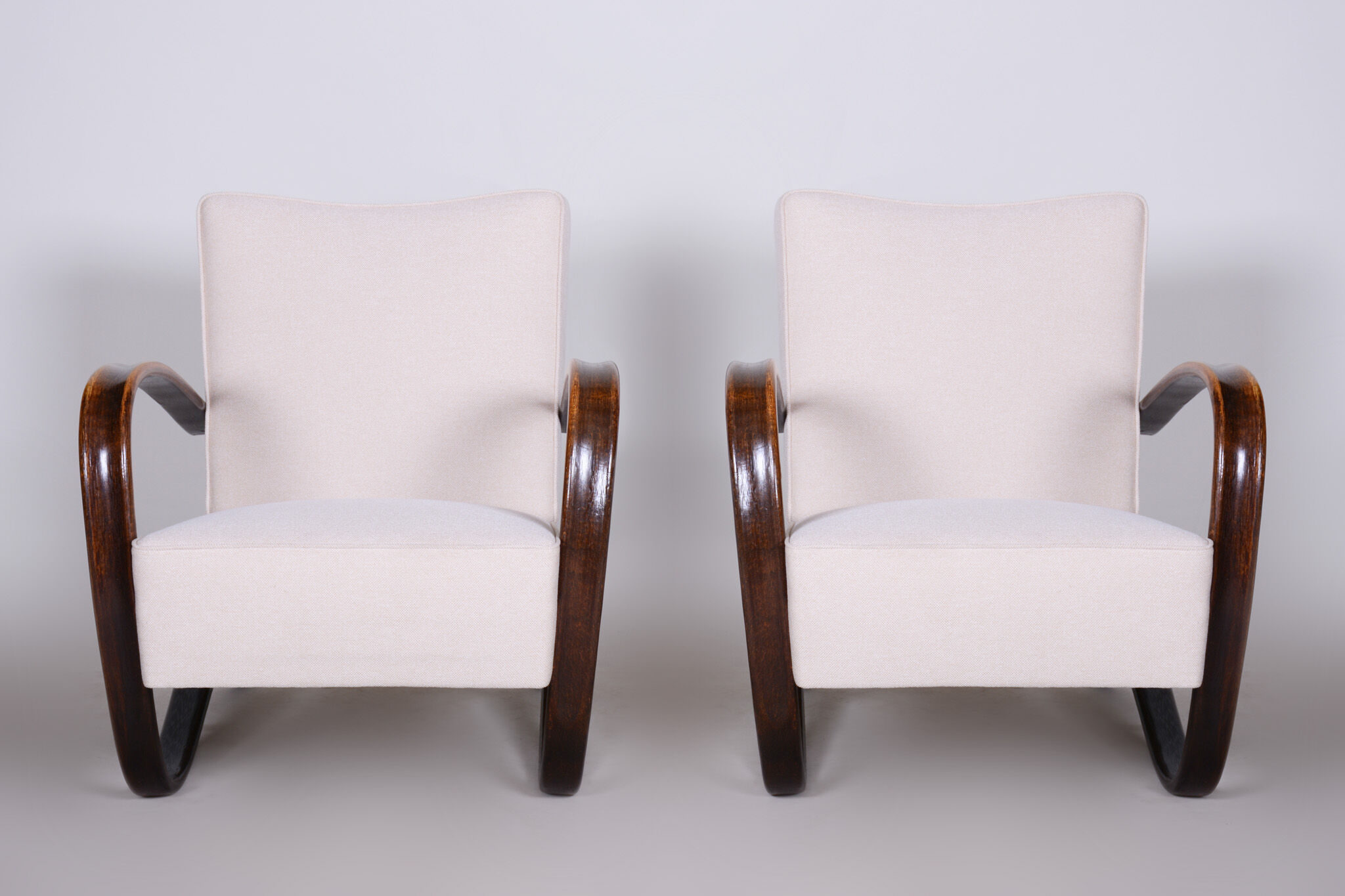 Paire de fauteuils Halabala blancs fabriqués en Tchéquie des années 1930 par Up Zavody