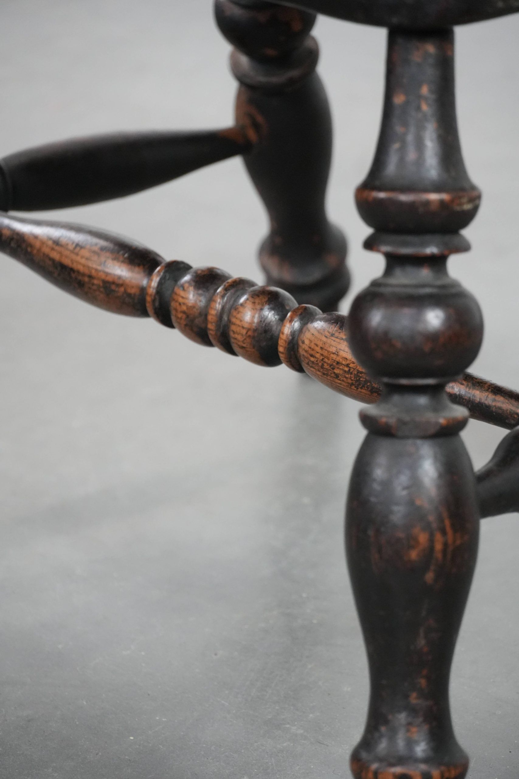 Antique English captain's chair /  desk chair from the early 19th century