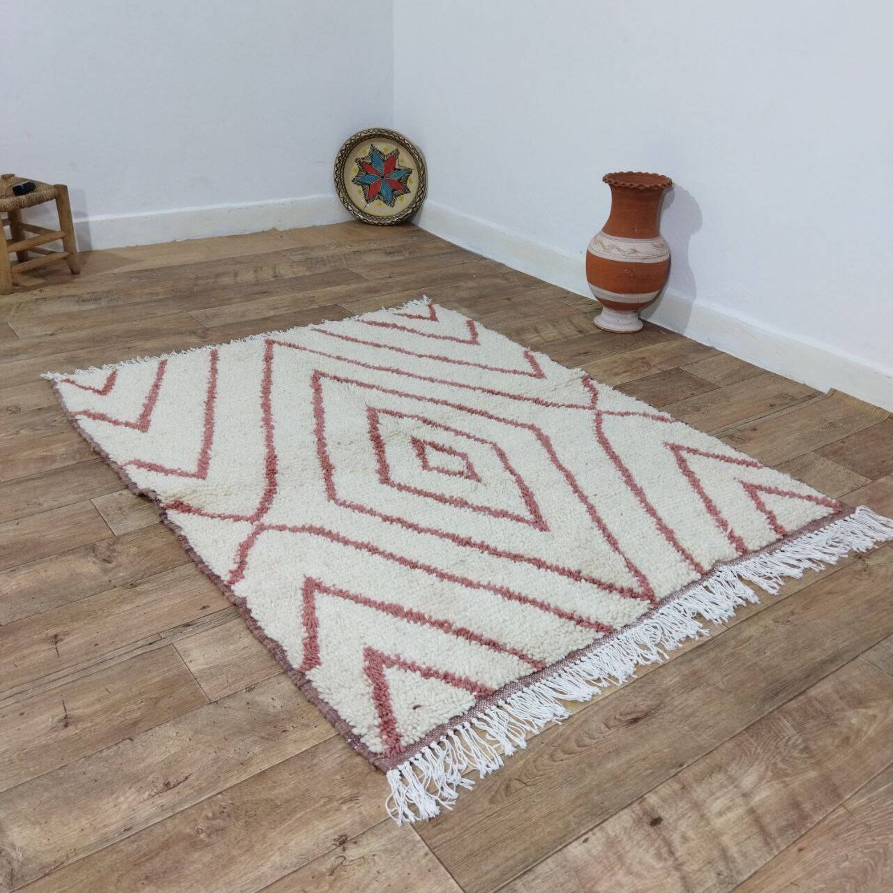Handmade moroccan berber rug 157 x 130 cm