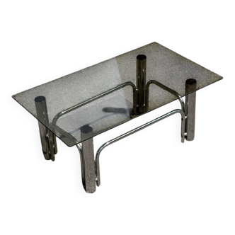 Table basse en métal chromé et verre fumé 1970