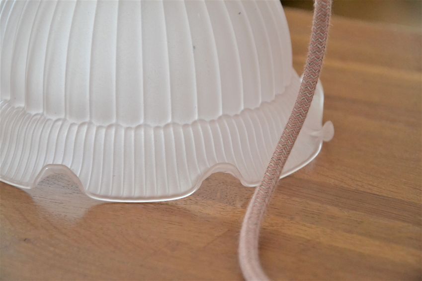Walklight in curved glass – pink colors -