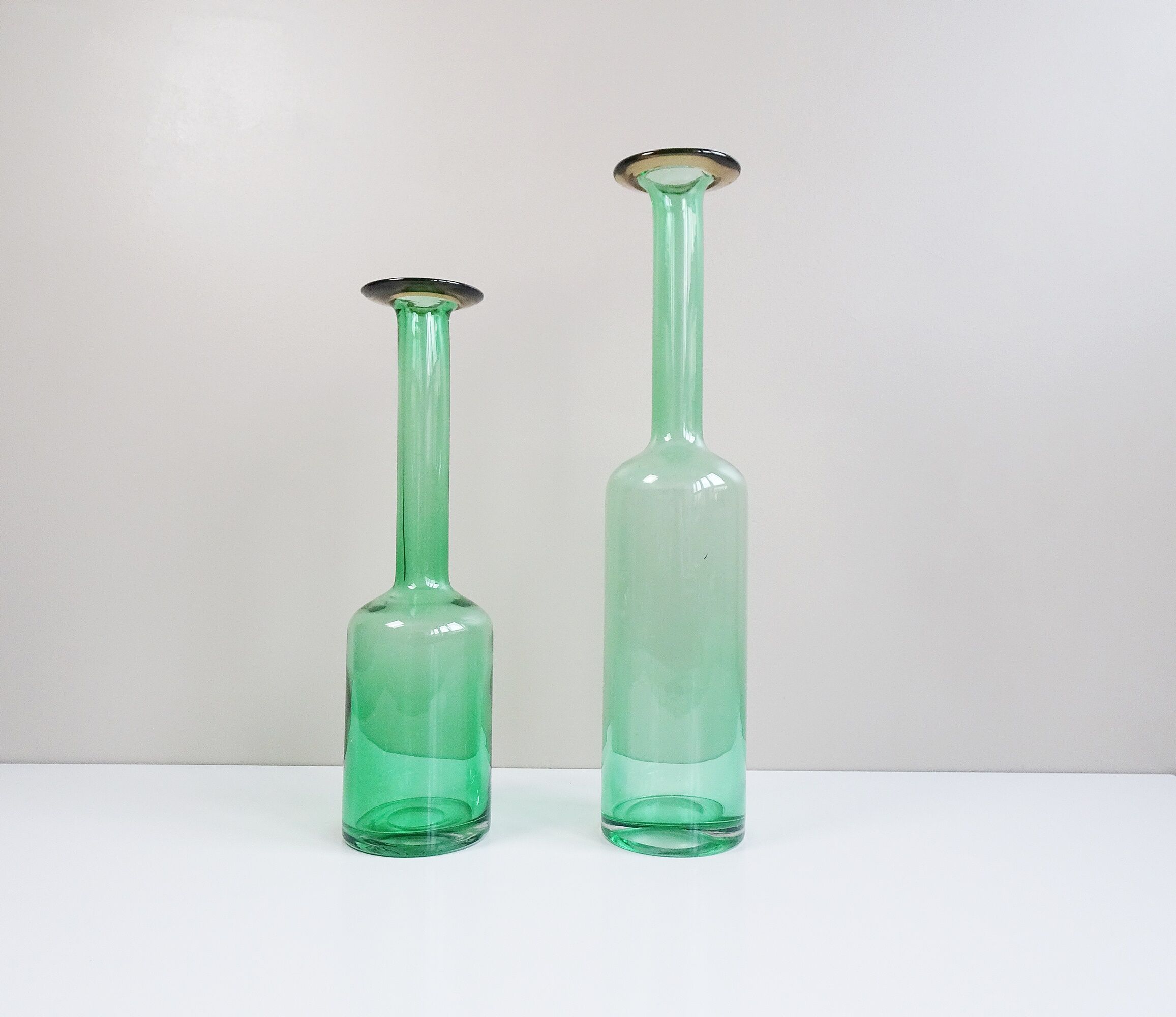 Vases bouteilles en verre vert de Villeroy et Boch