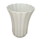 Art deco vase in white opaline