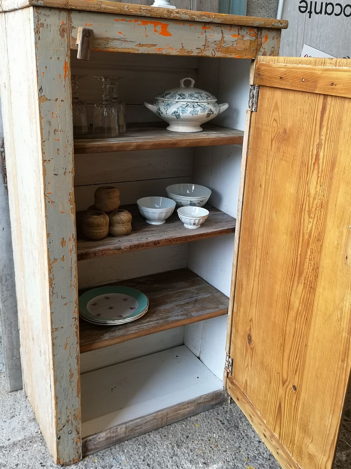 Armoire bonnetière