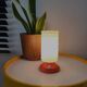 Vintage tafellamp met oranje kunststof voet en glazen kapje uit de jaren 60