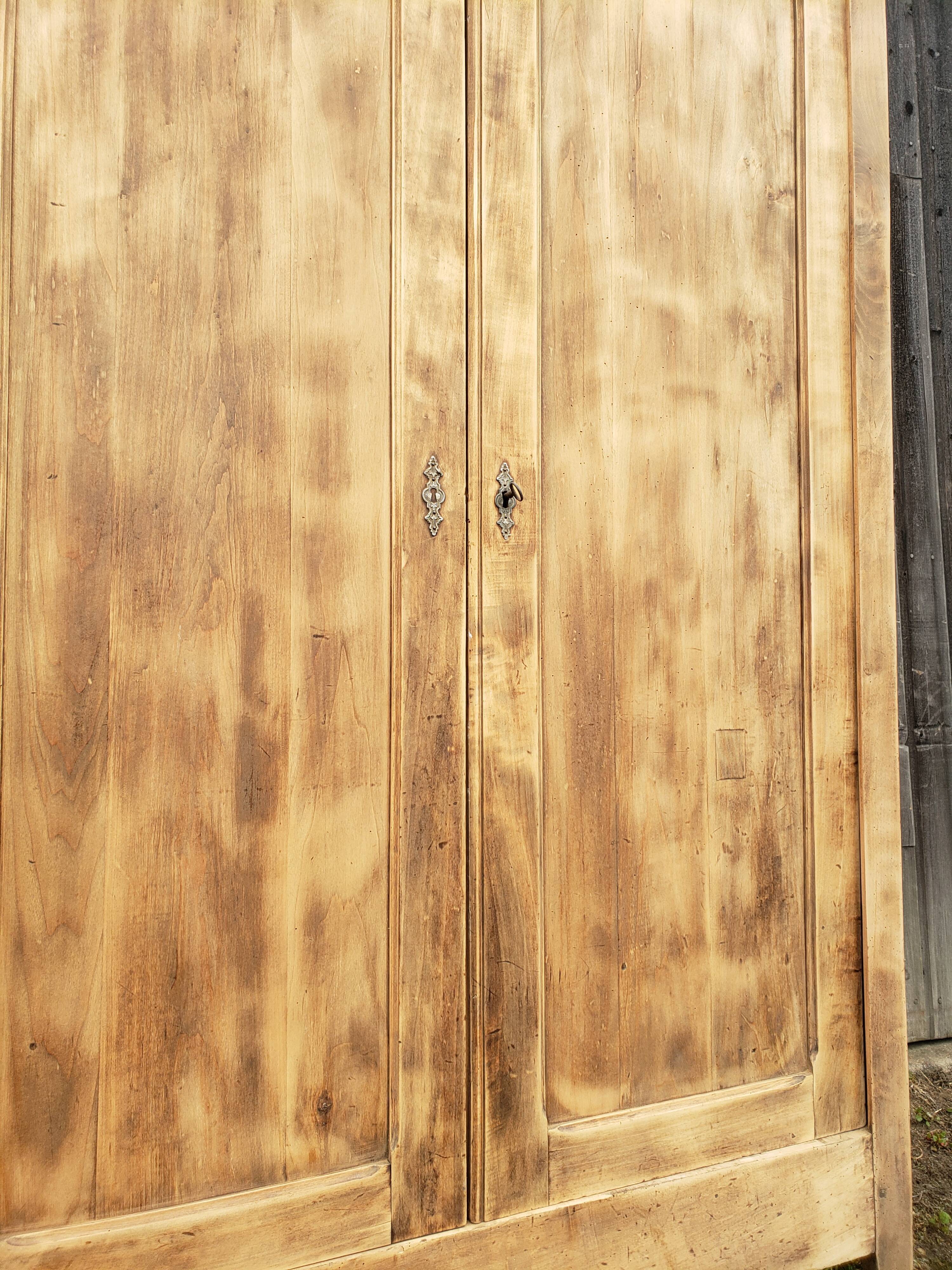 Parisian wardrobe wood in the rough "skirts"